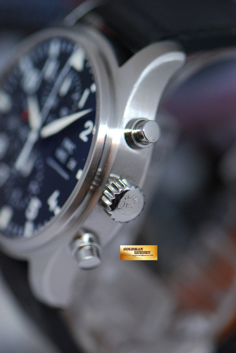 products/GML1924_-_IWC_Pilot_42mm_Day-Date_Chronograph_Black_IW3777_-_3.JPG