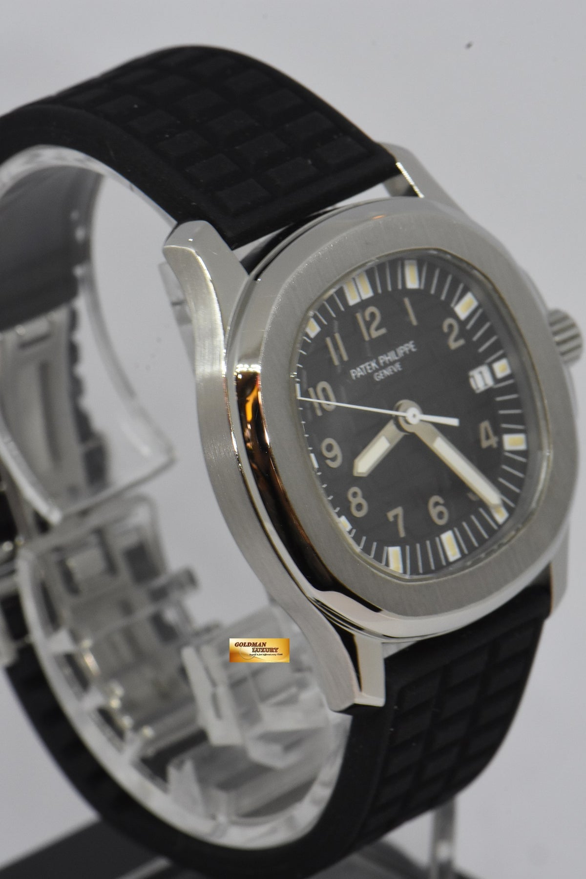 [SOLD] PATEK PHILIPPE AQUANAUT STEEL 36mm QUARTZ 5064A (MINT)