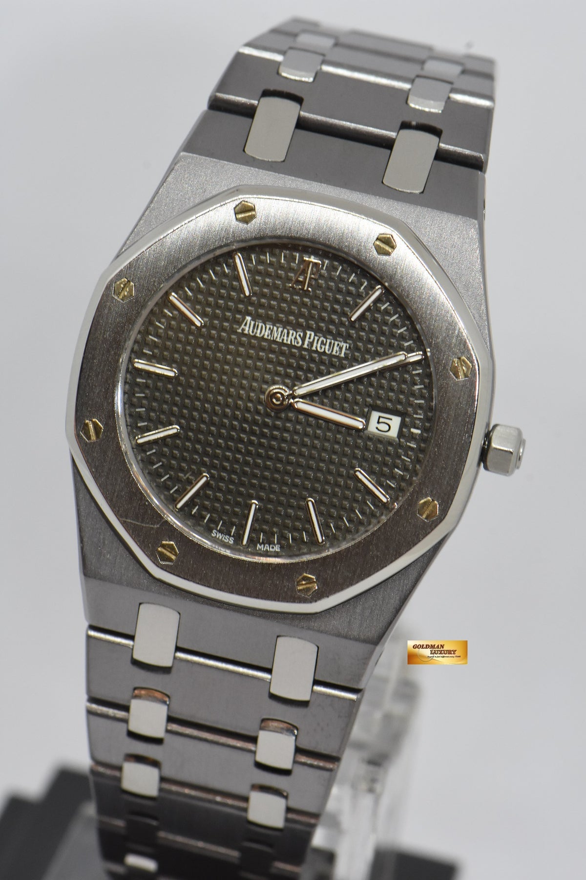 [SOLD] AUDEMARS PIGUET ROYAL OAK CHAMPIONSHIP 33mm MIDSIZE TANTALUM DARK GREY DIAL QUARTZ 56175TT (MINT)