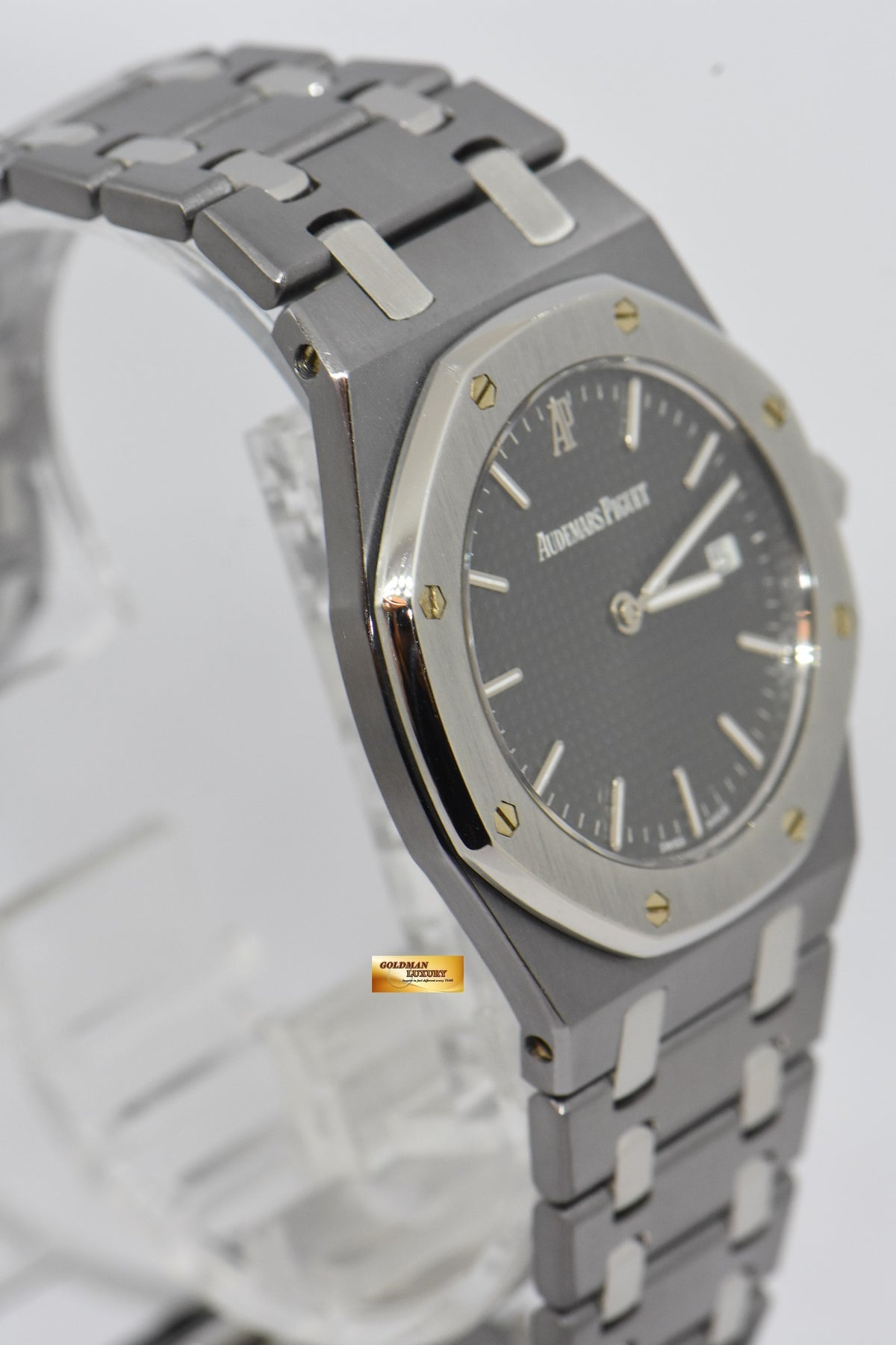 [SOLD] AUDEMARS PIGUET ROYAL OAK CHAMPIONSHIP 33mm MIDSIZE TANTALUM DARK GREY DIAL QUARTZ 56175TT (MINT)