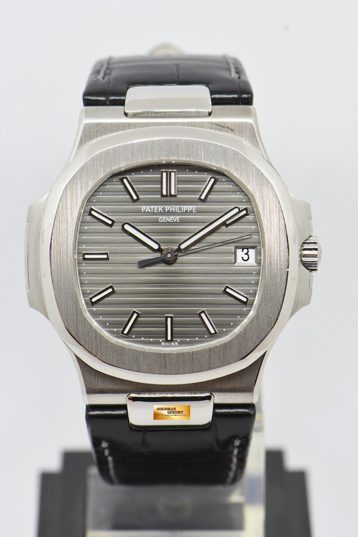[SOLD] PATEK PHILIPPE NAUTILUS 40mm 18K WHITE GOLD GREY DIAL AUTOMATIC 5711/1G (MINT)