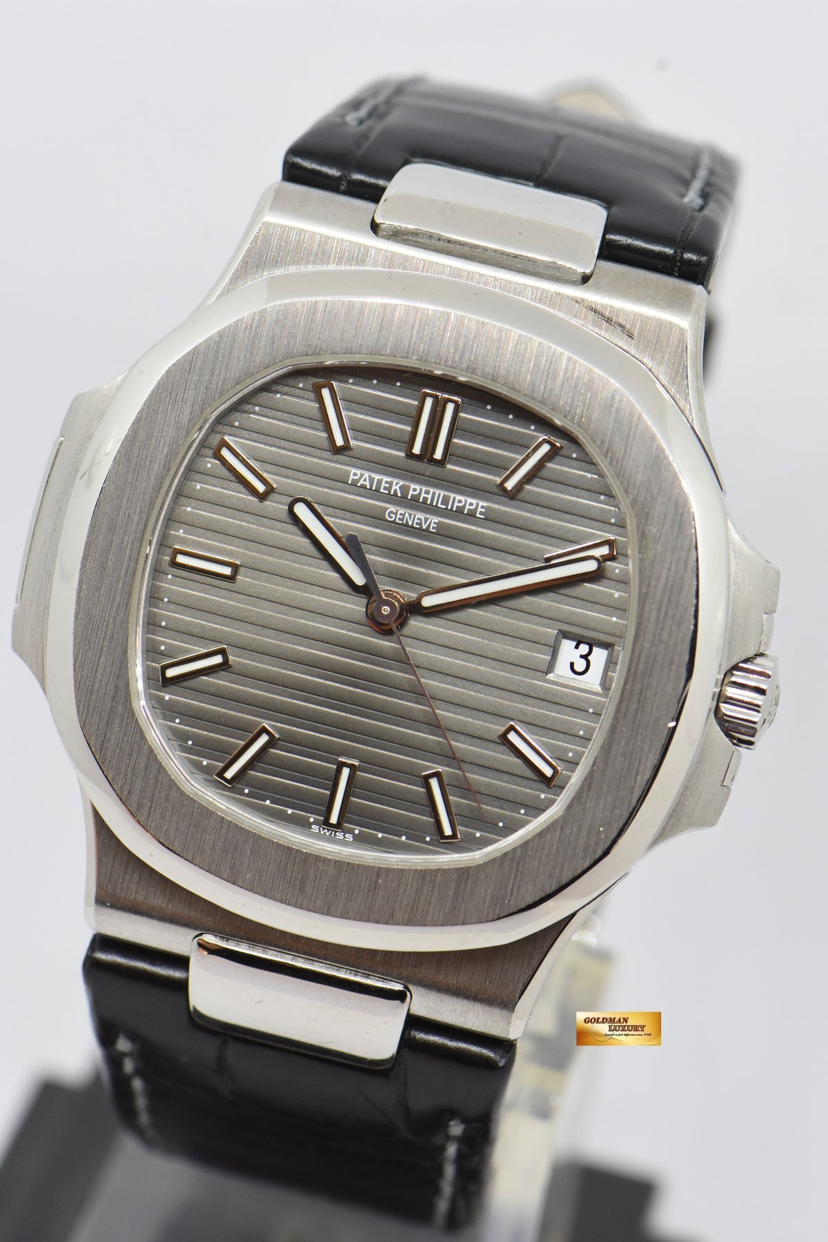 [SOLD] PATEK PHILIPPE NAUTILUS 40mm 18K WHITE GOLD GREY DIAL AUTOMATIC 5711/1G (MINT)