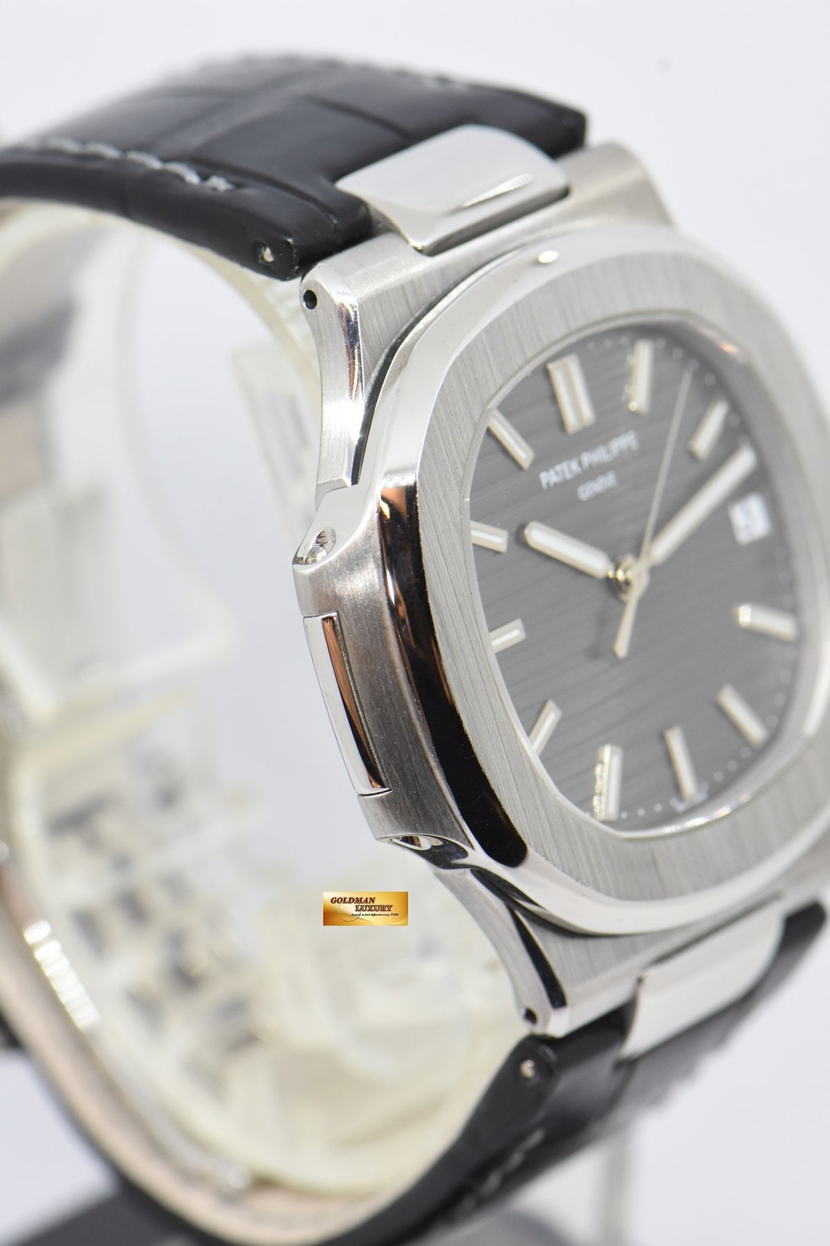 [SOLD] PATEK PHILIPPE NAUTILUS 40mm 18K WHITE GOLD GREY DIAL AUTOMATIC 5711/1G (MINT)