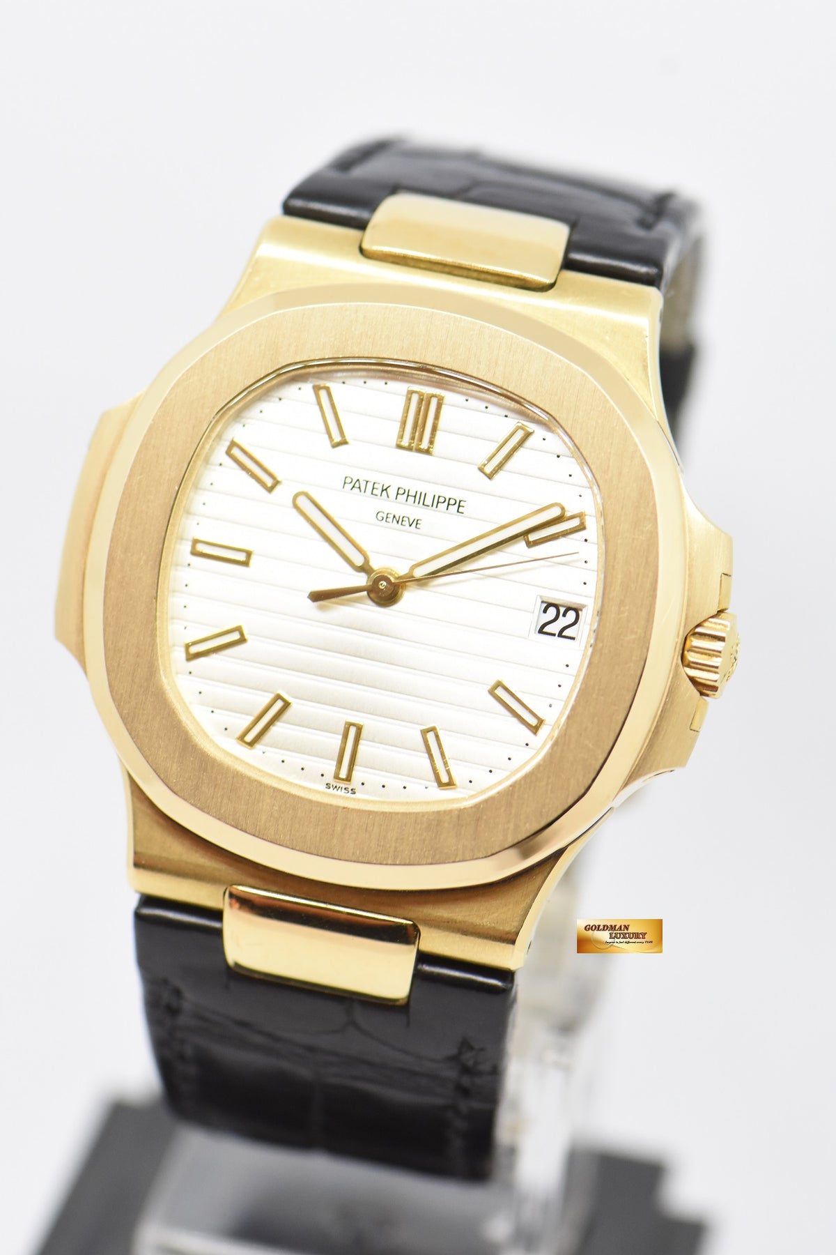 [SOLD] PATEK PHILIPPE NAUTILUS 40mm 18K YELLOW GOLD SILVER DIAL AUTOMATIC 5711/1J (MINT)