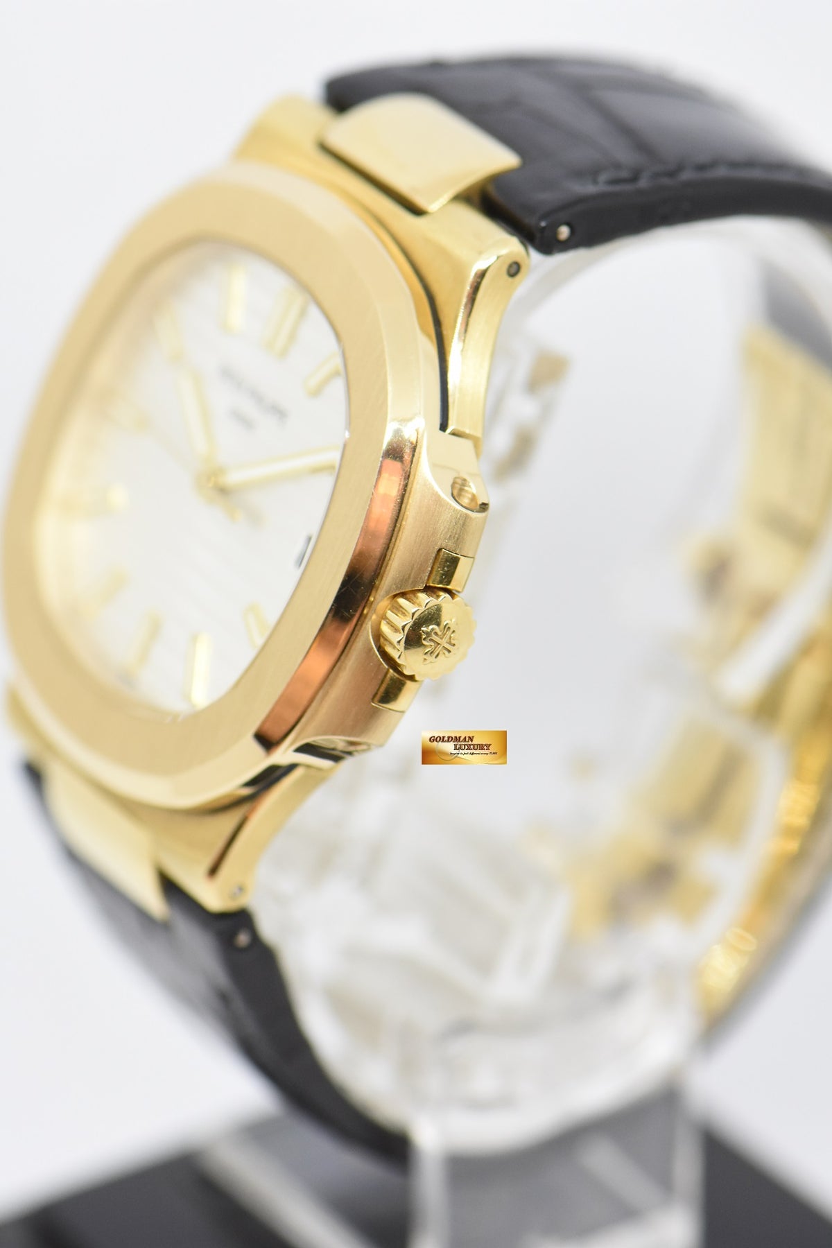 [SOLD] PATEK PHILIPPE NAUTILUS 40mm 18K YELLOW GOLD SILVER DIAL AUTOMATIC 5711/1J (MINT)