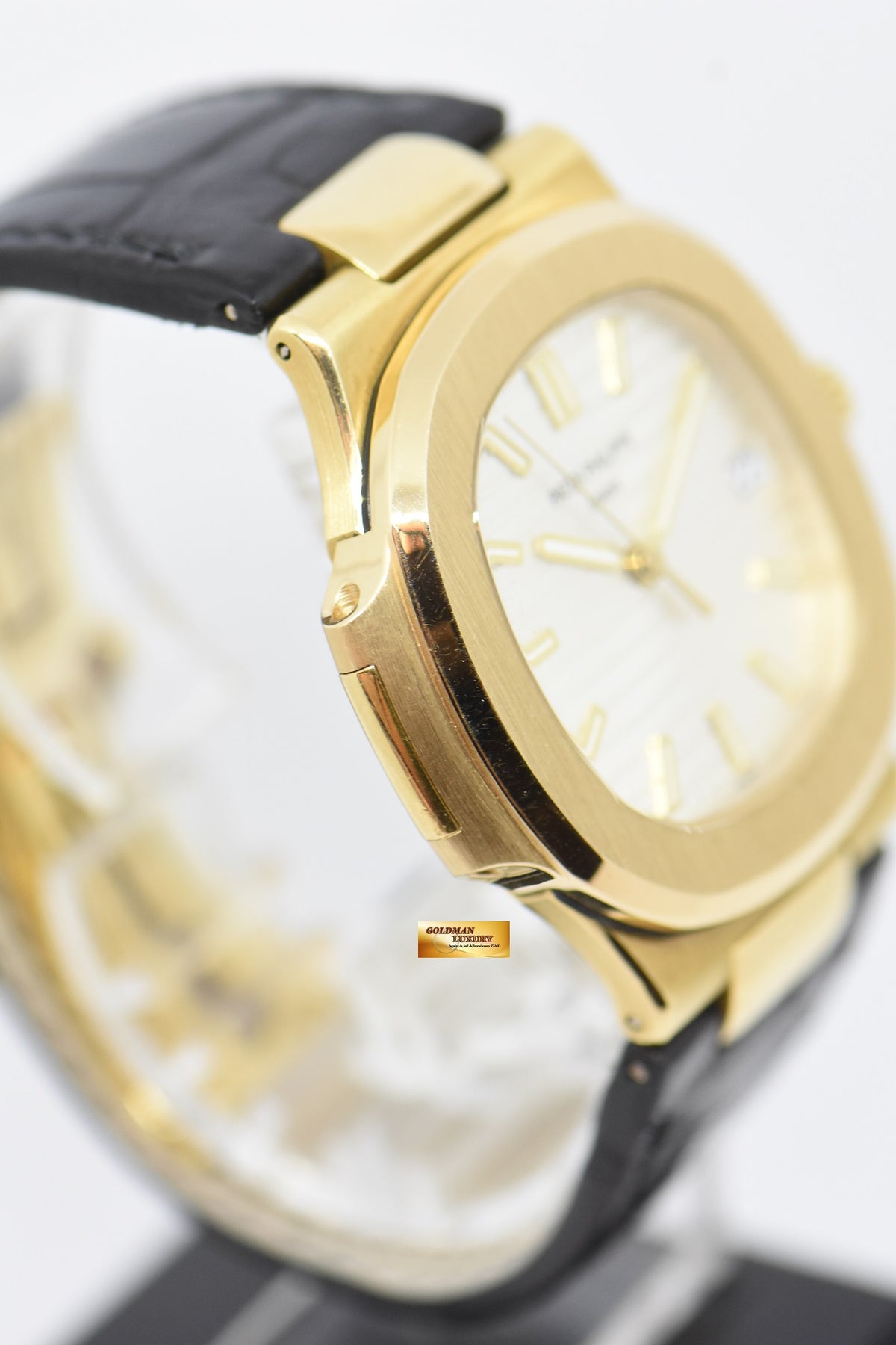 [SOLD] PATEK PHILIPPE NAUTILUS 40mm 18K YELLOW GOLD SILVER DIAL AUTOMATIC 5711/1J (MINT)