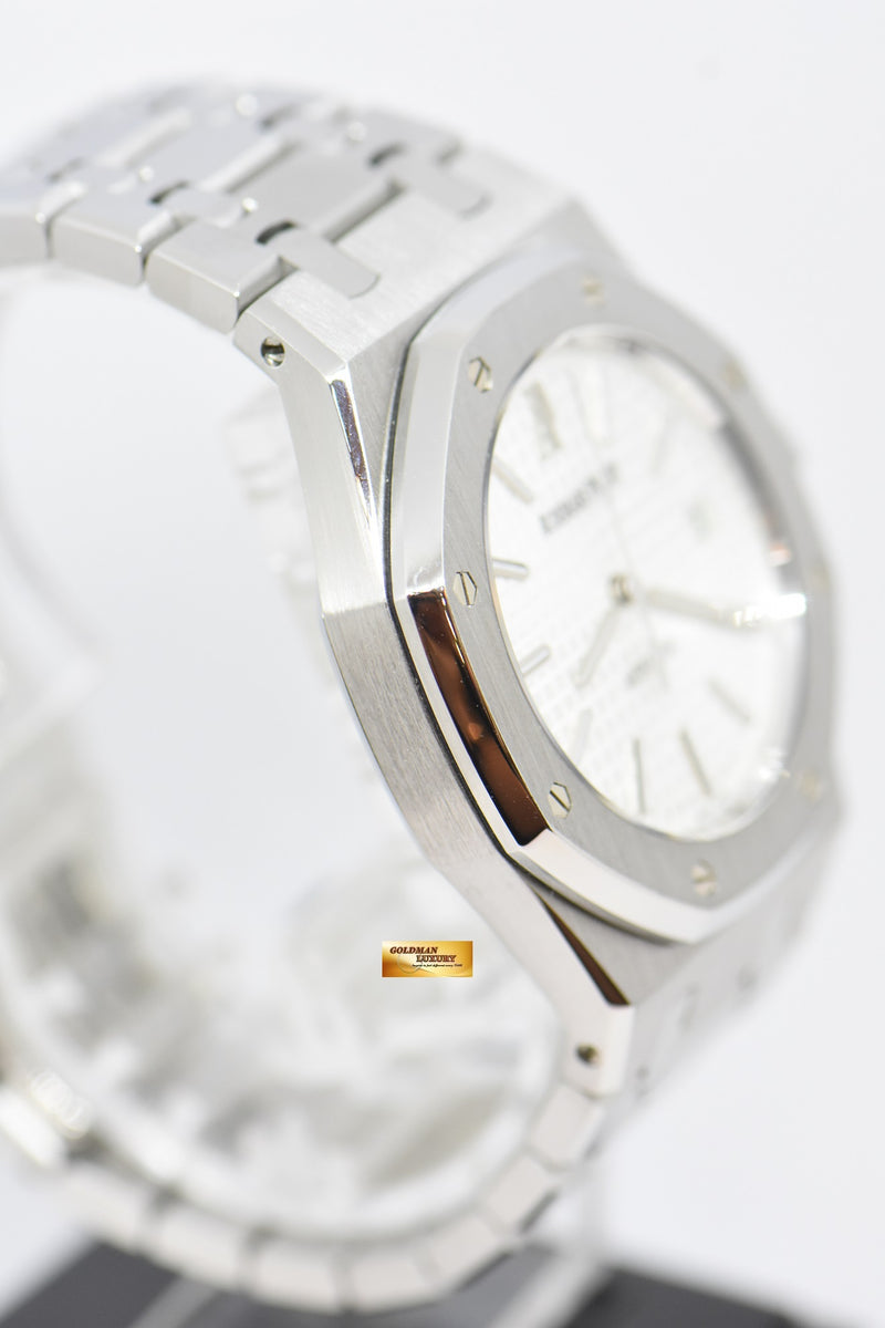 products/GML2238_-_Audemars_Piguet_Royal_Oak_39mm_Steel_in_Bracelet_White_15300ST_-_4.JPG