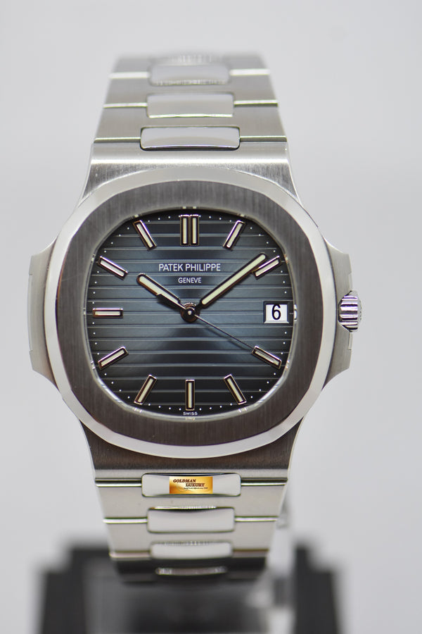 [SOLD] PATEK PHILIPPE NAUTILUS 40mm STEEL IN BRACELET BLUE 5711/1A (MINT)