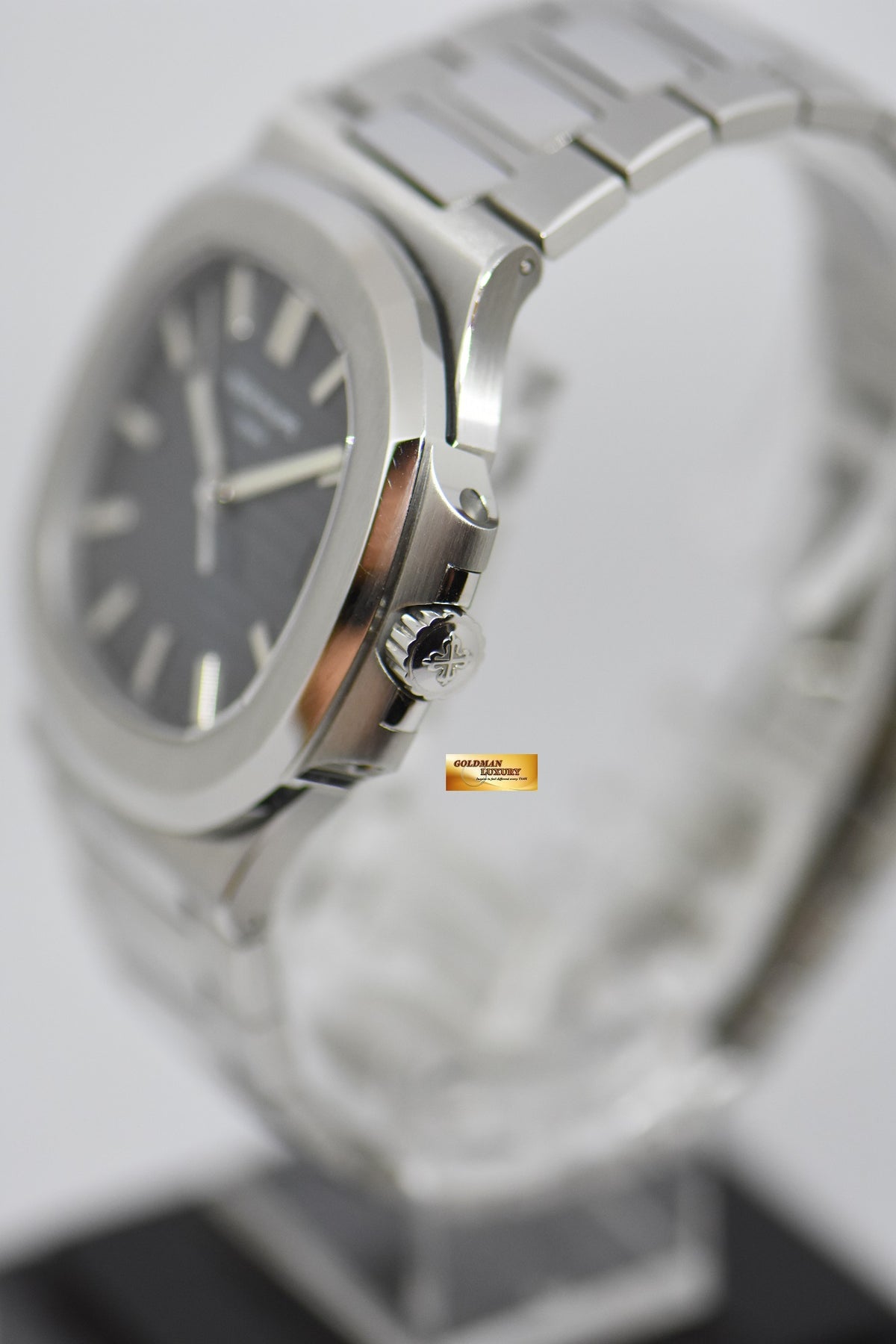 [SOLD] PATEK PHILIPPE NAUTILUS 40mm STEEL IN BRACELET BLUE 5711/1A (MINT)