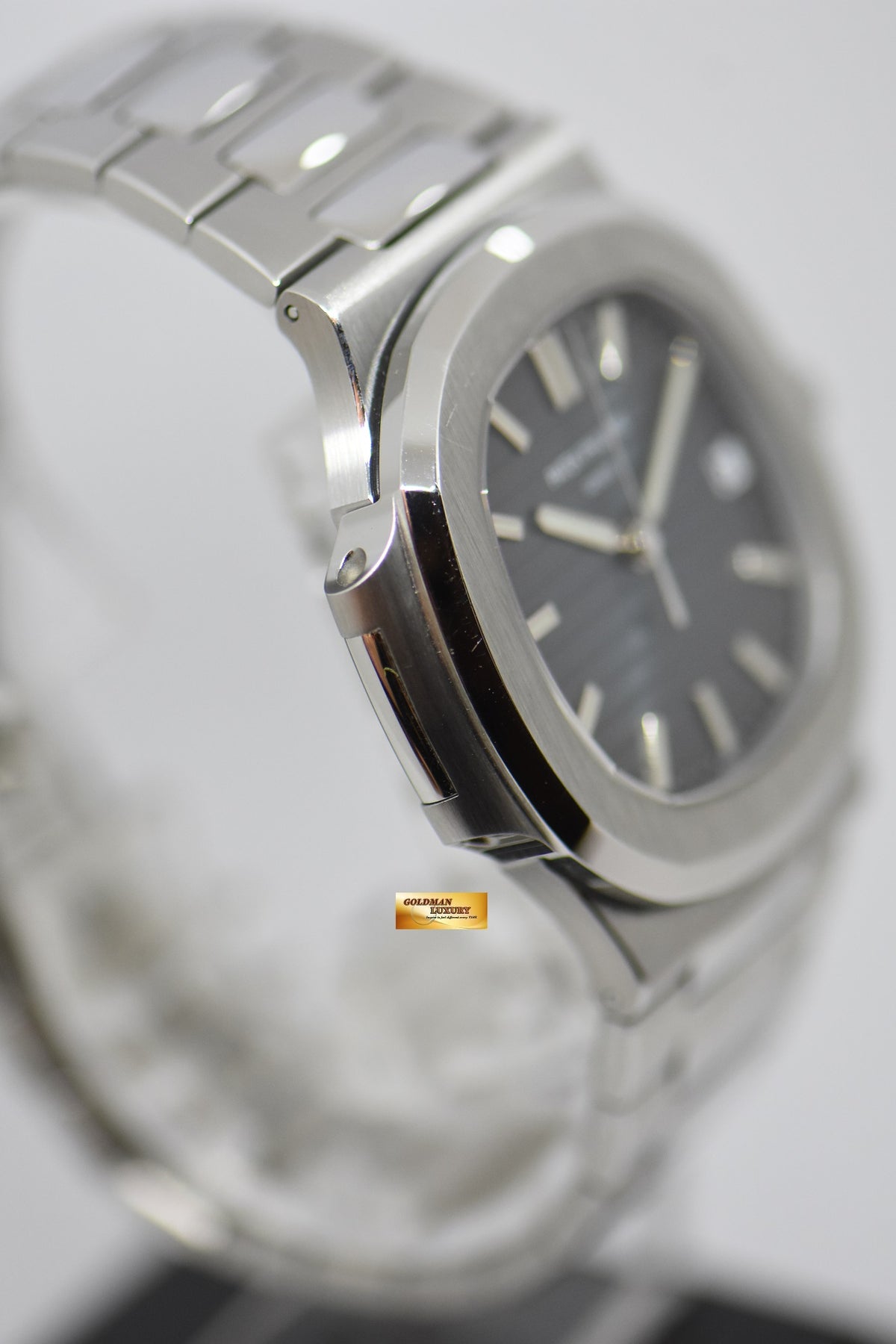 [SOLD] PATEK PHILIPPE NAUTILUS 40mm STEEL IN BRACELET BLUE 5711/1A (MINT)