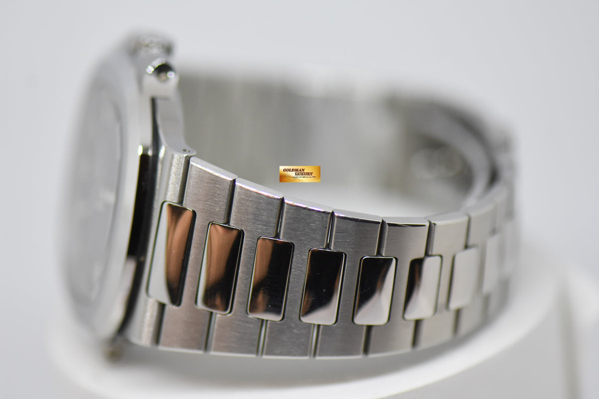 [SOLD] PATEK PHILIPPE NAUTILUS 40mm STEEL IN BRACELET BLUE 5711/1A (MINT)