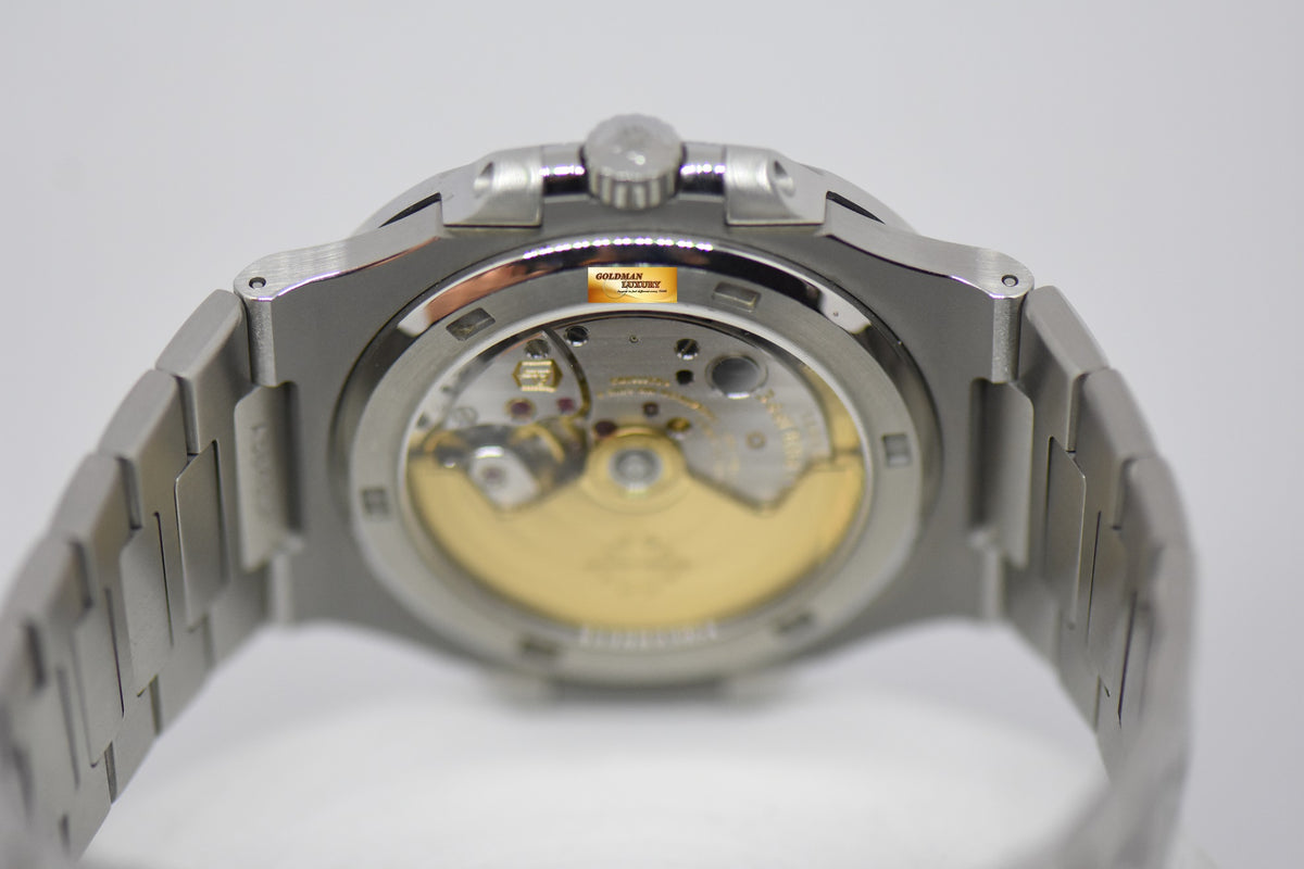 [SOLD] PATEK PHILIPPE NAUTILUS 40mm STEEL IN BRACELET BLUE 5711/1A (MINT)