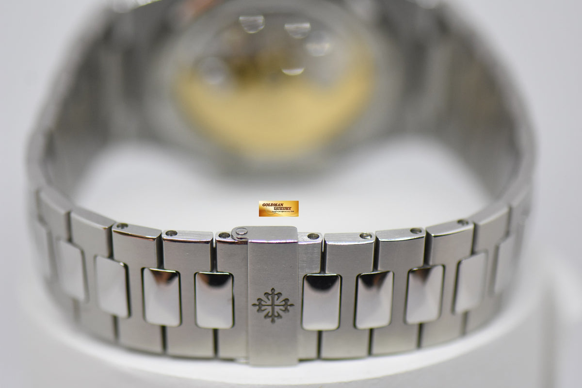 [SOLD] PATEK PHILIPPE NAUTILUS 40mm STEEL IN BRACELET BLUE 5711/1A (MINT)