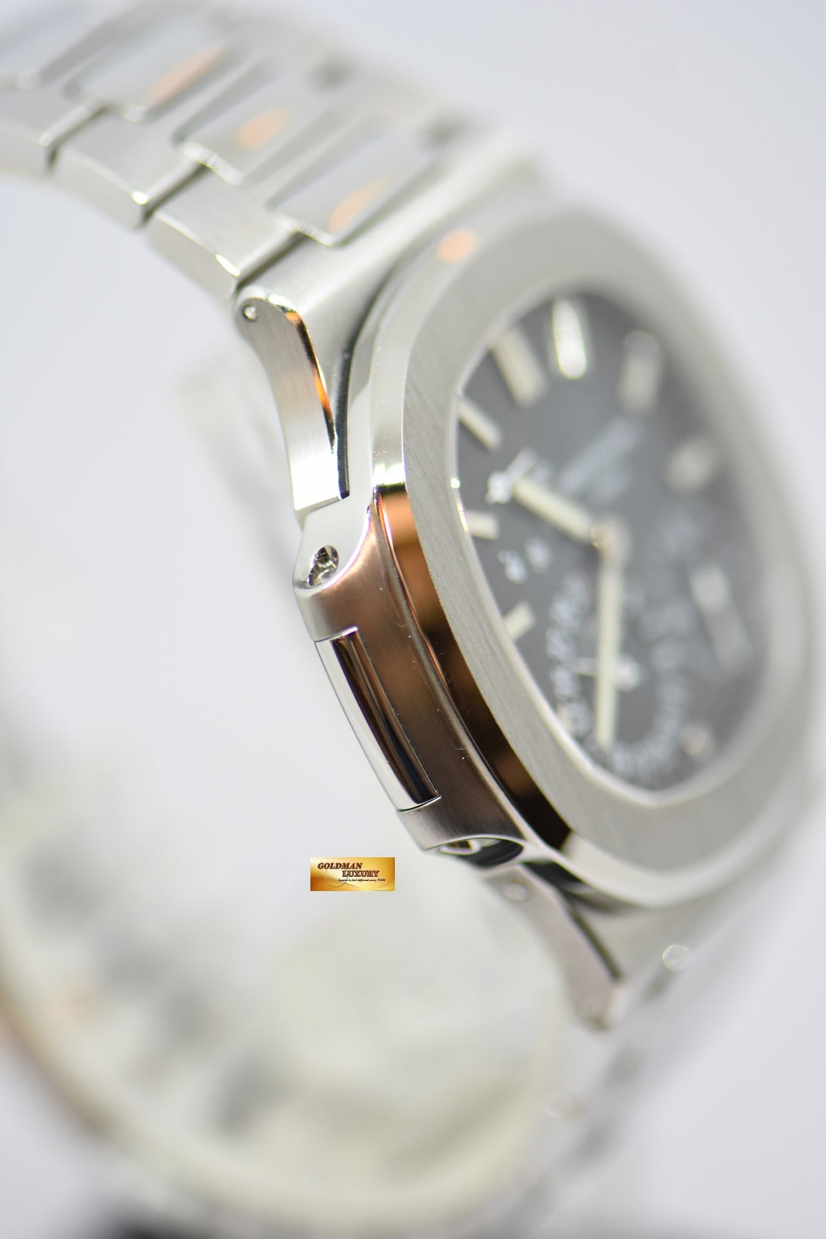 [SOLD] PATEK PHILIPPE NAUTILUS MOONPHASE POWER RESERVE IN STEEL 5712/1A (MINT)