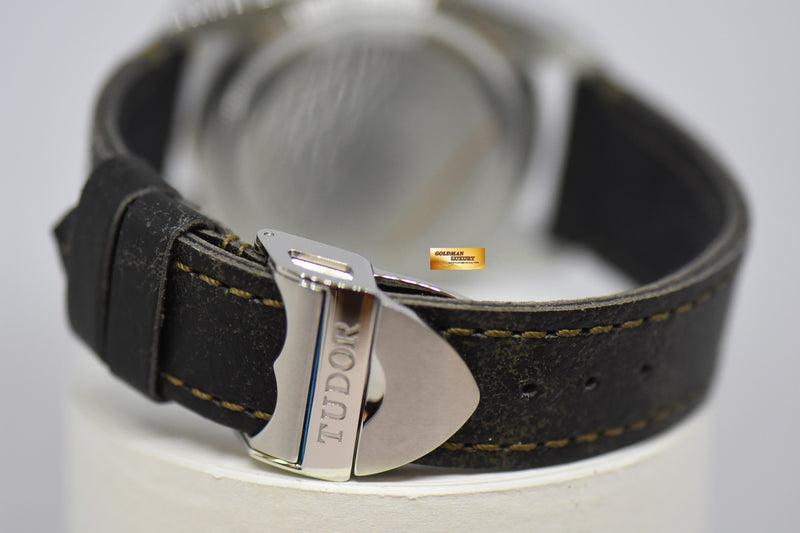 products/GML2521-TudorBlackBay41mmHalf-GoldinLeatherStrapAutomatic79733N-9.jpg
