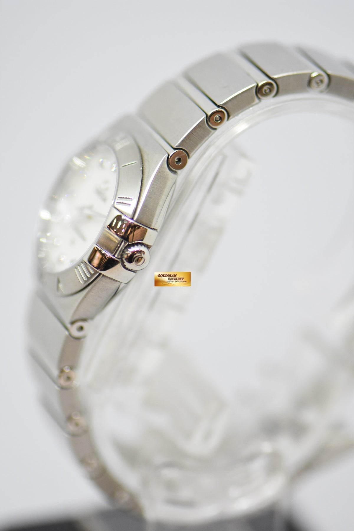 [SOLD] OMEGA CONSTELLATION 24mm STEEL IN BRACELET MOP DIAMOND DIAL QUARTZ (MINT)