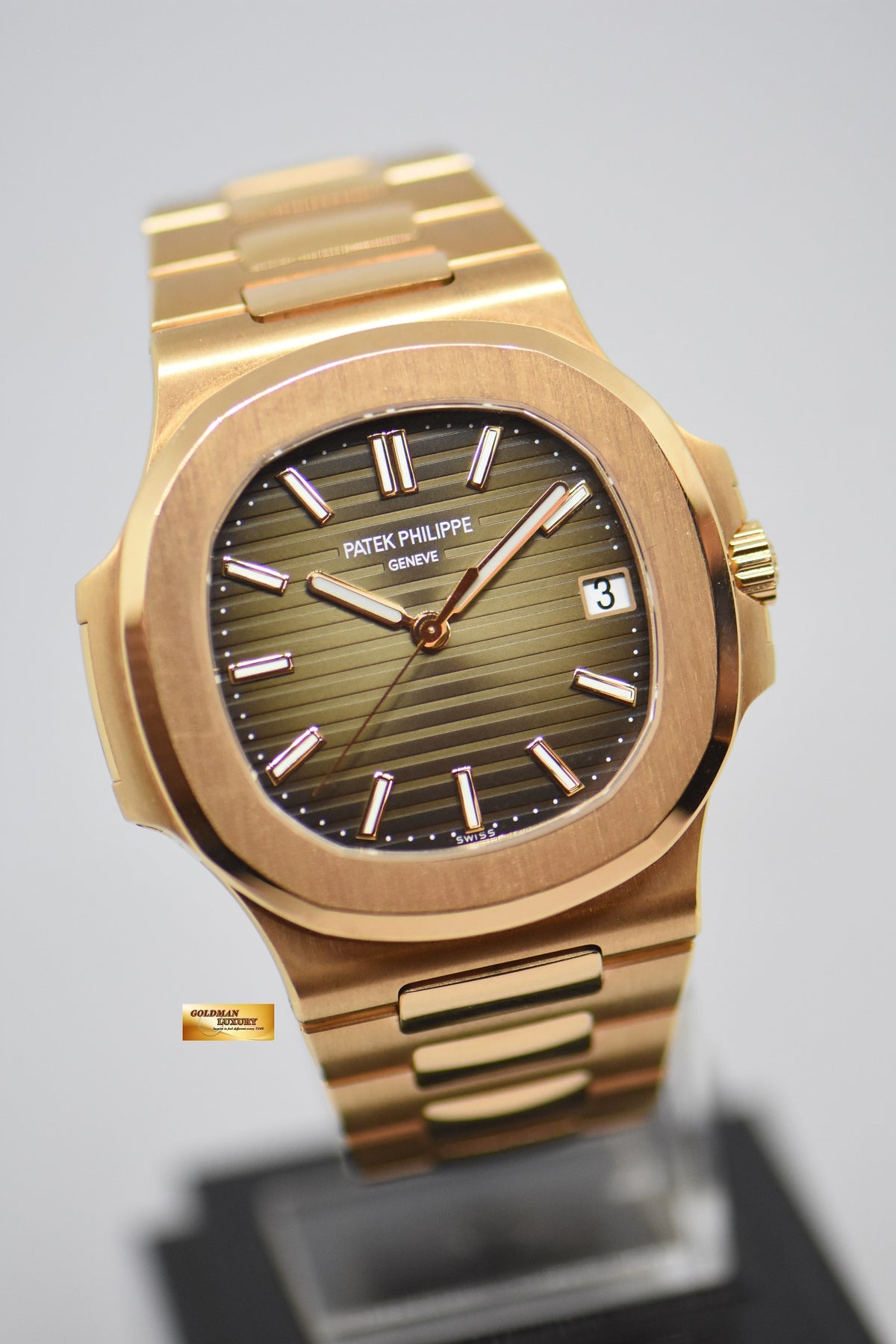 [SOLD] PATEK PHILIPPE NAUTILUS 40mm 18K ROSE GOLD IN BRACELET AUTOMATIC 5711/1R (LNIB)