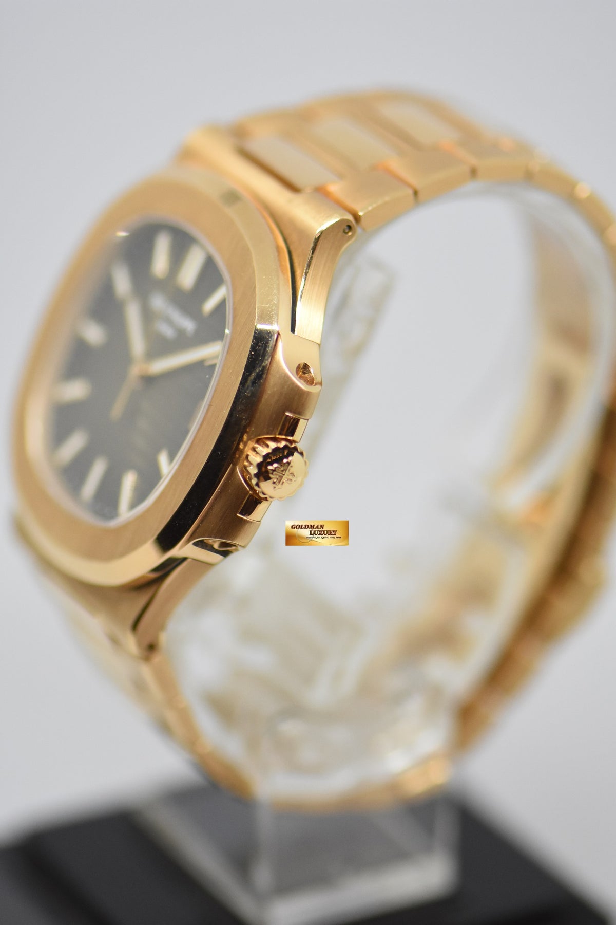 [SOLD] PATEK PHILIPPE NAUTILUS 40mm 18K ROSE GOLD IN BRACELET AUTOMATIC 5711/1R (LNIB)