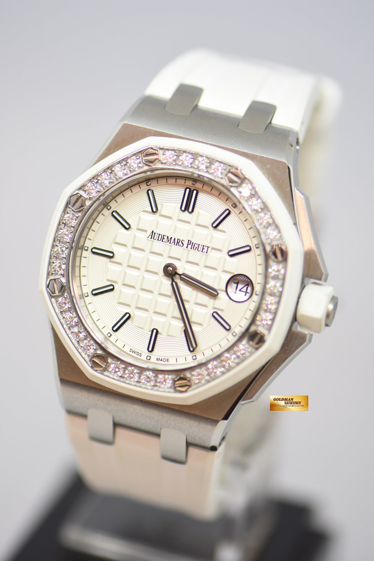[SOLD] AUDEMARS PIGUET ROYAL OAK OFFSHORE LADIES 37mm DIAMOND RUBBER BEZEL WHITE QUARTZ 67540SK (MINT)