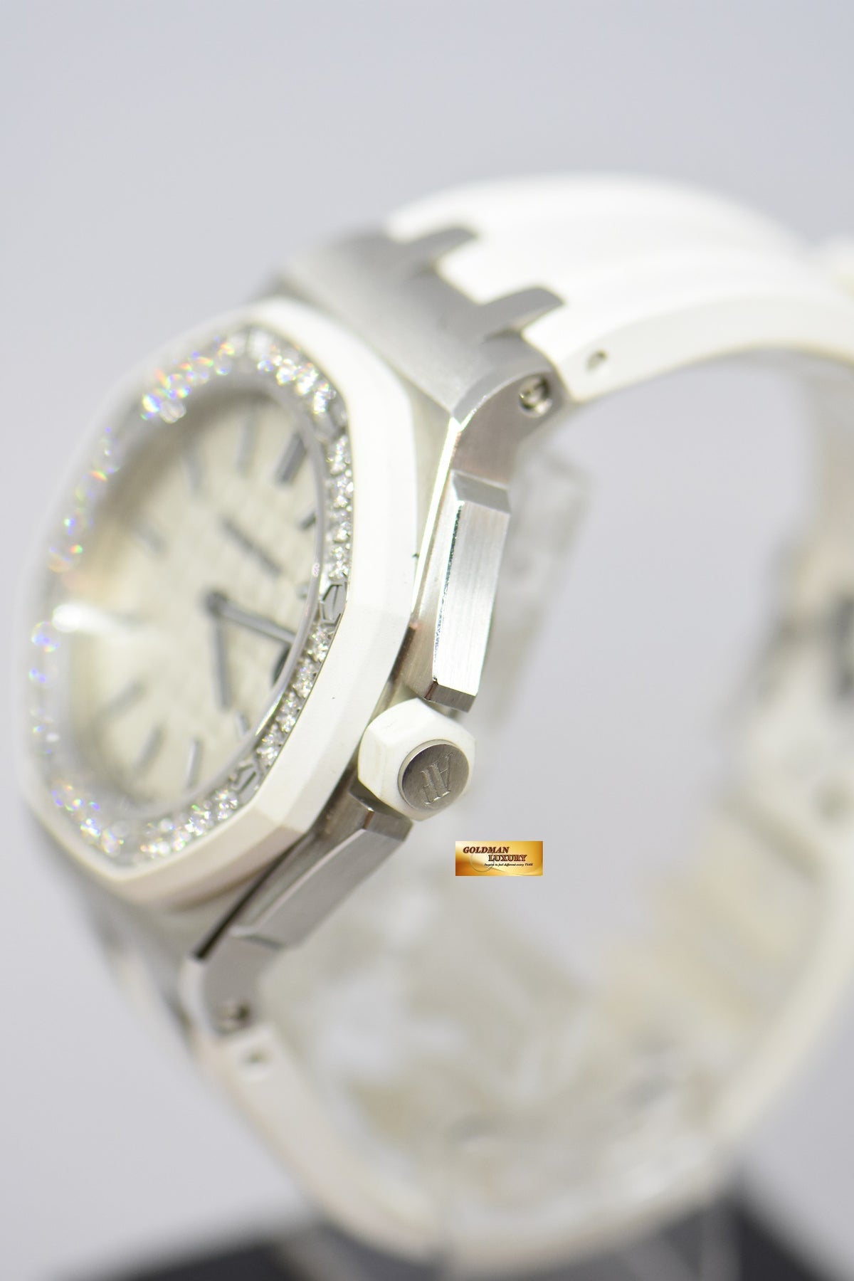 [SOLD] AUDEMARS PIGUET ROYAL OAK OFFSHORE LADIES 37mm DIAMOND RUBBER BEZEL WHITE QUARTZ 67540SK (MINT)