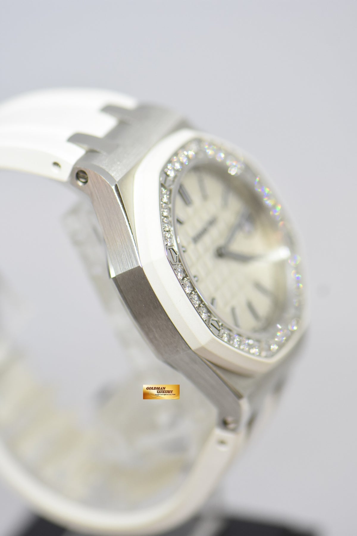 [SOLD] AUDEMARS PIGUET ROYAL OAK OFFSHORE LADIES 37mm DIAMOND RUBBER BEZEL WHITE QUARTZ 67540SK (MINT)