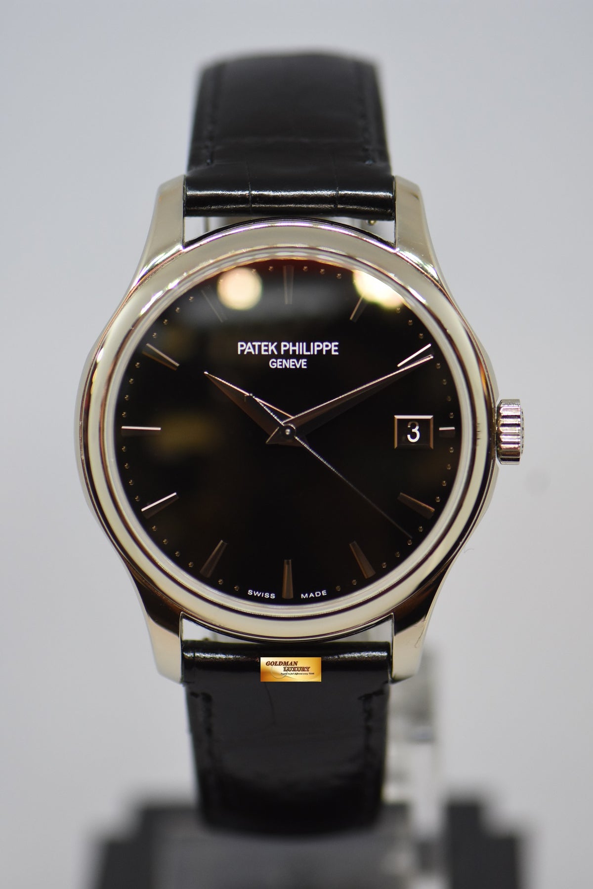 [SOLD] PATEK PHILIPPE CALATRAVA DATE 39mm WHITE GOLD HINGED-BACK DUST COVER IN LEATHER STRAP AUTOMATIC 5227G (MINT)