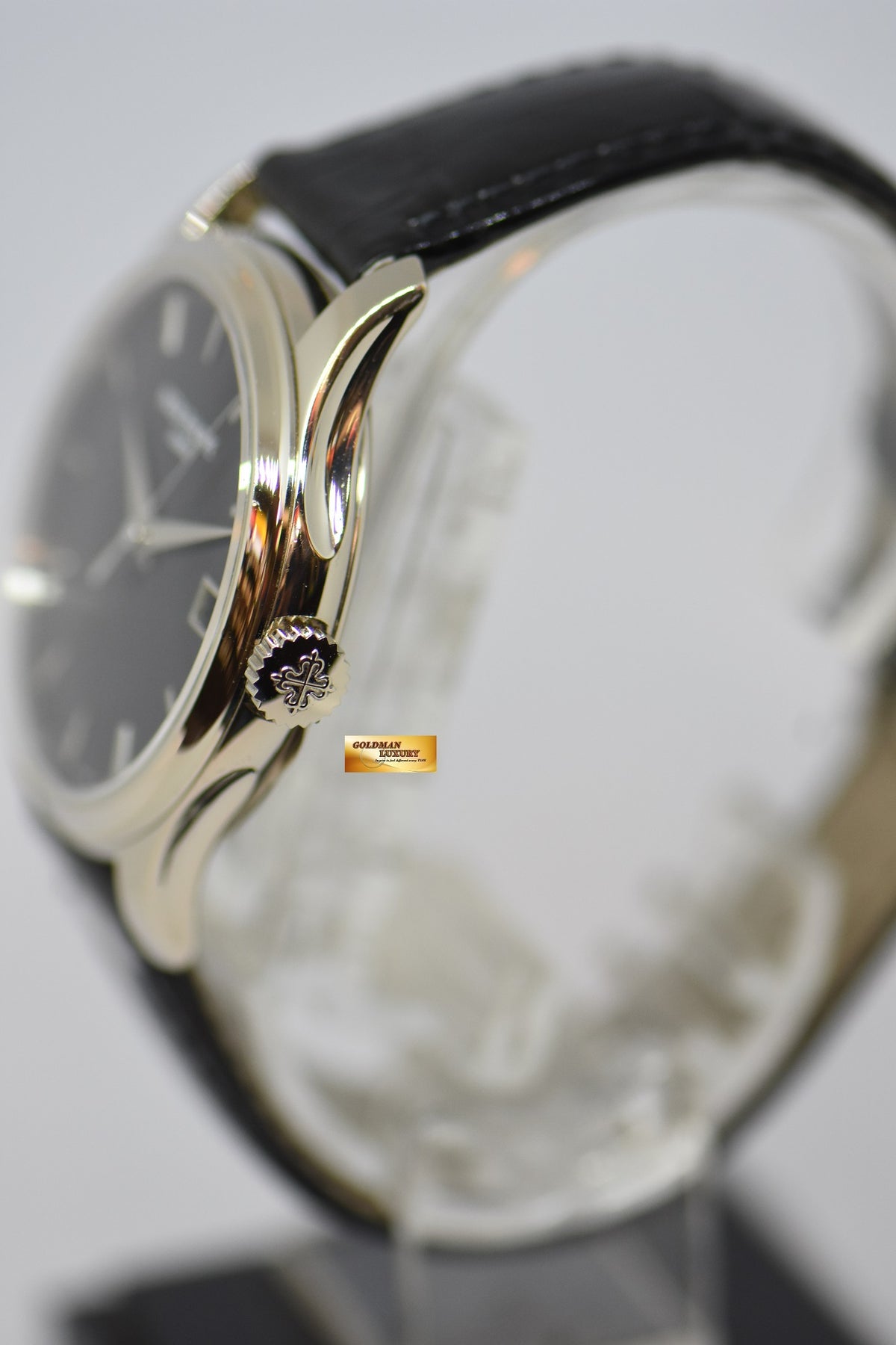 [SOLD] PATEK PHILIPPE CALATRAVA DATE 39mm WHITE GOLD HINGED-BACK DUST COVER IN LEATHER STRAP AUTOMATIC 5227G (MINT)