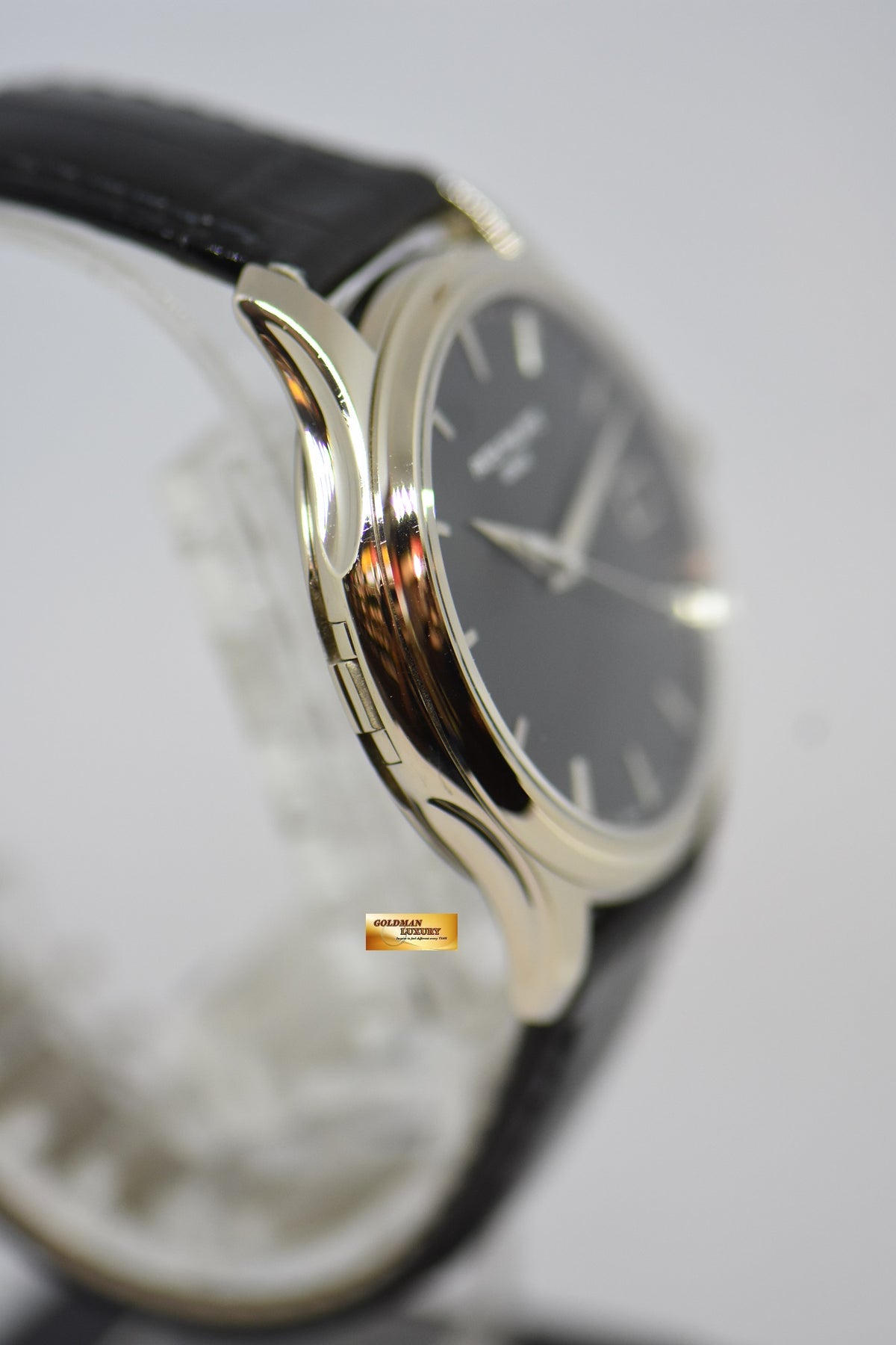 [SOLD] PATEK PHILIPPE CALATRAVA DATE 39mm WHITE GOLD HINGED-BACK DUST COVER IN LEATHER STRAP AUTOMATIC 5227G (MINT)