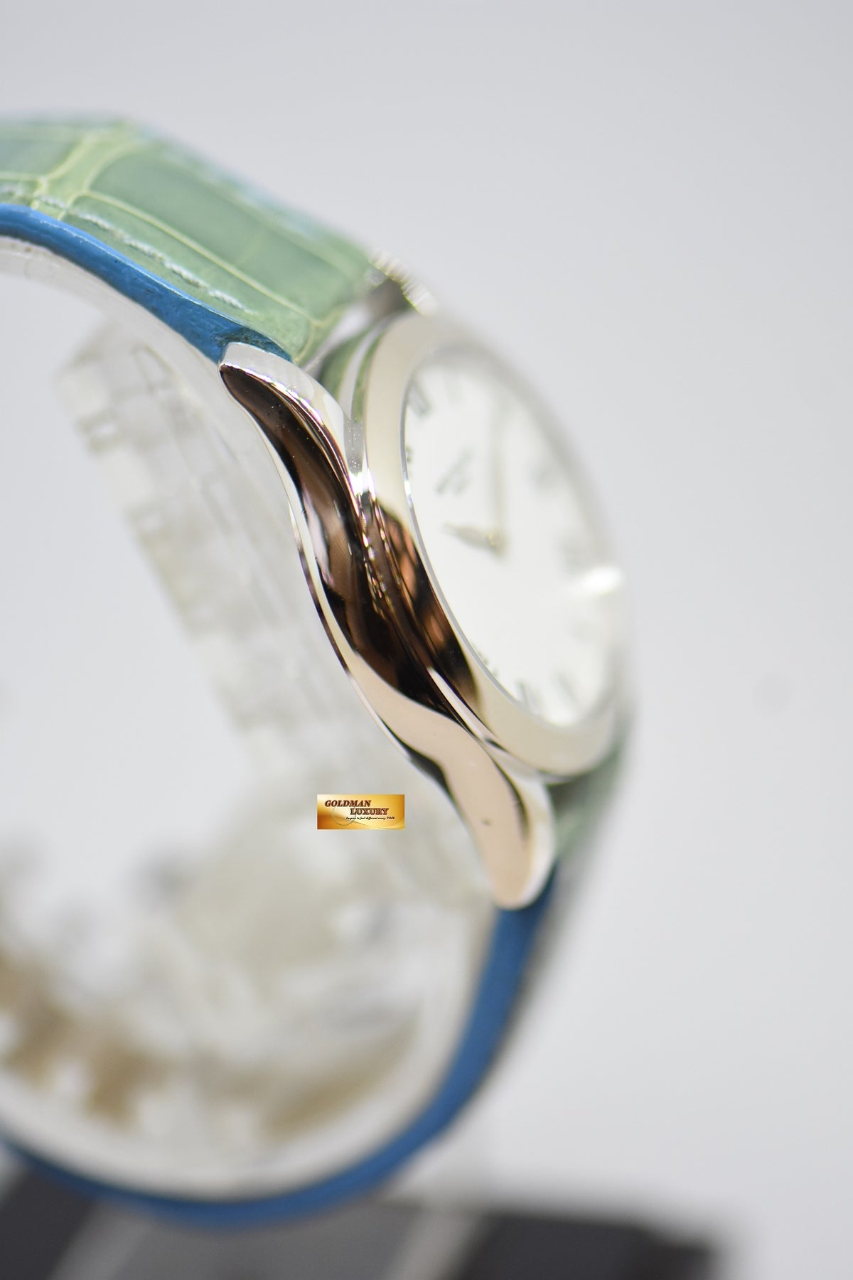 [SOLD] PATEK PHILIPPE CALATRAVA LADY 28mm WHITE GOLD MANUAL WINDING 4905G (NEAR MINT)