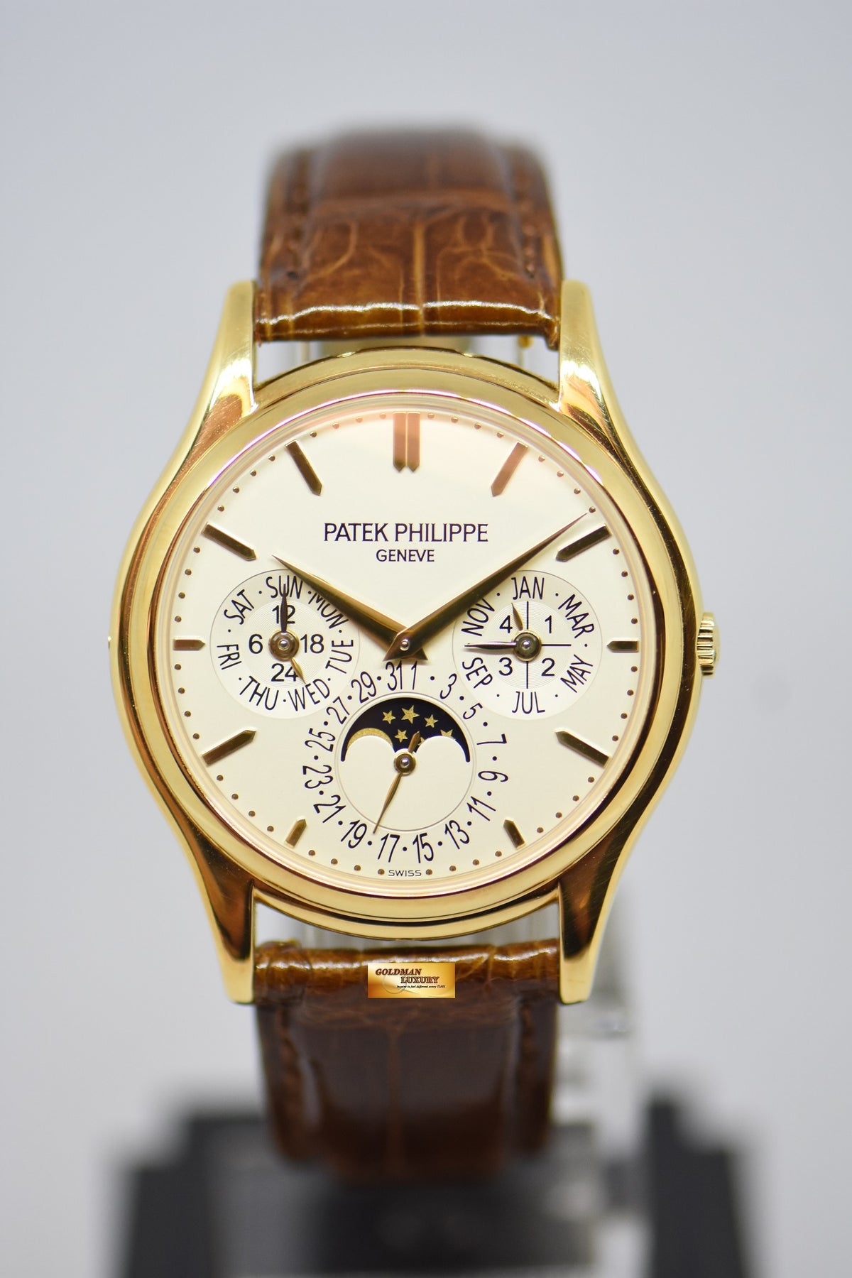 [SOLD] PATEK PHILIPPE PERPETUAL CALENDAR MOONPHASE 37mm 18K YELLOW GOLD 5140J (MINT)