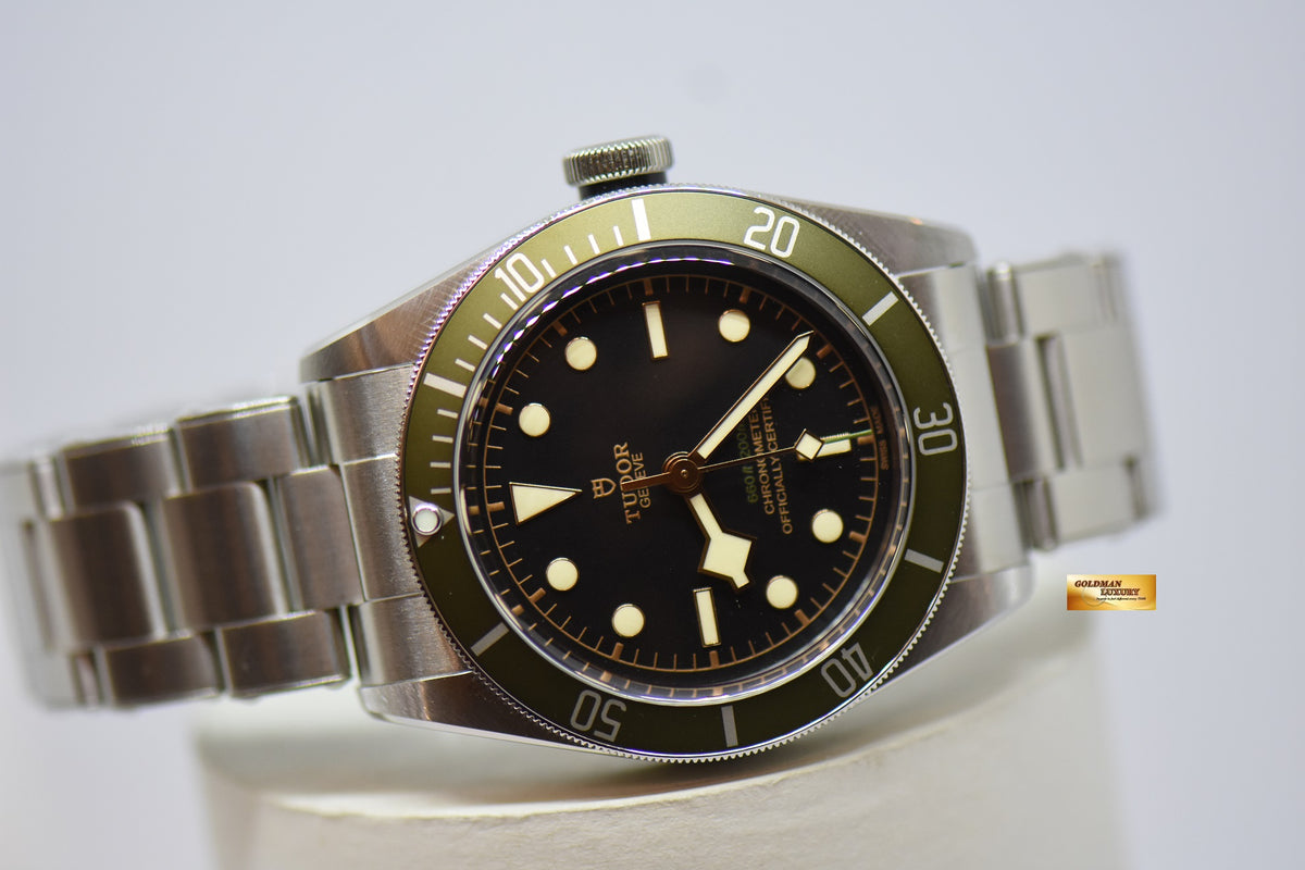 [SOLD] TUDOR HERITAGE BLACK BAY HARROD SPECIAL EDITION GREEN BEZEL STEEL IN RIVETED BRACELET 79230G (NEW-UNWORN)