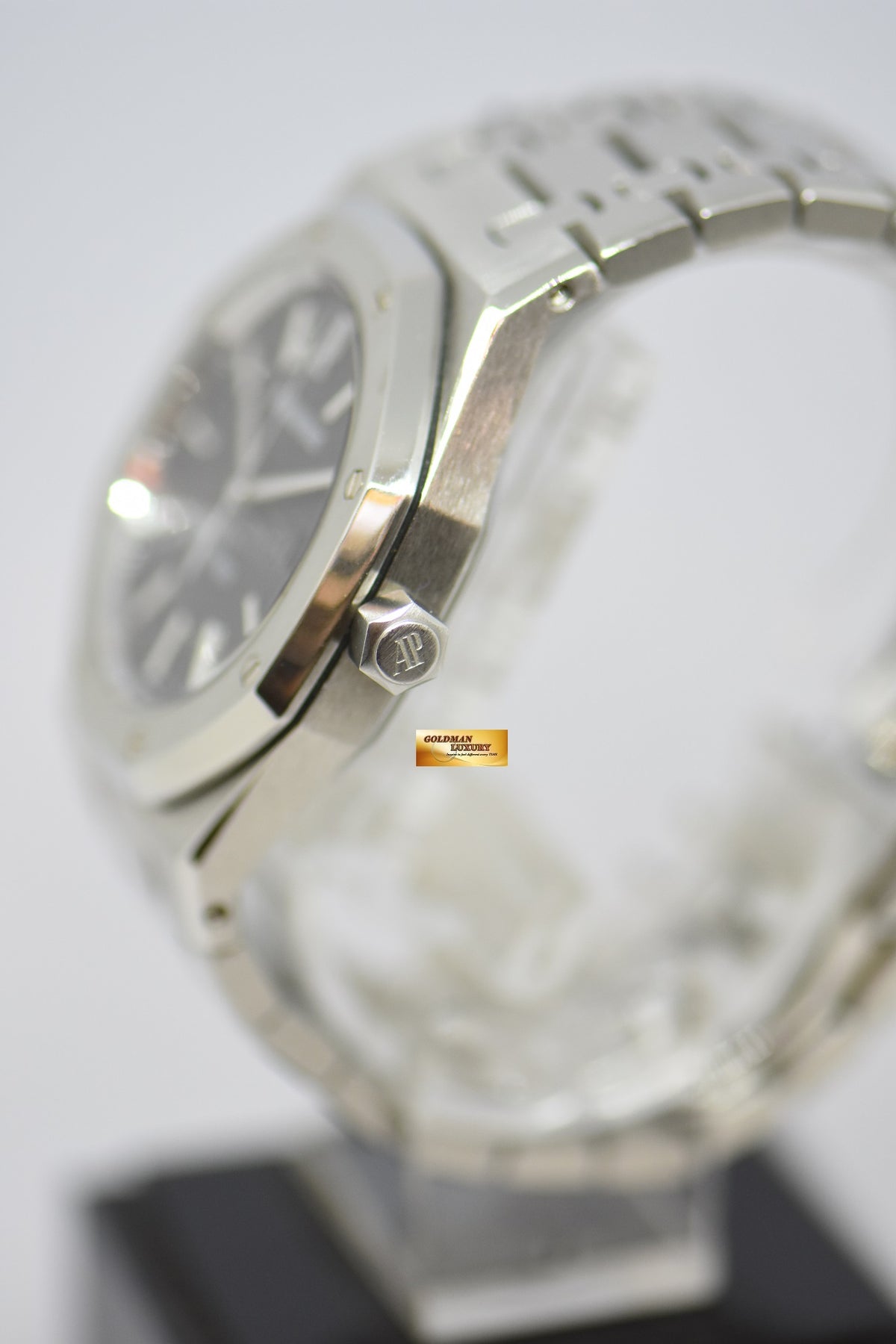 [SOLD] AUDEMARS PIGUET ROYAL OAK 39mm STEEL IN BRACELET BLACK AUTOMATIC 15300ST (MINT)