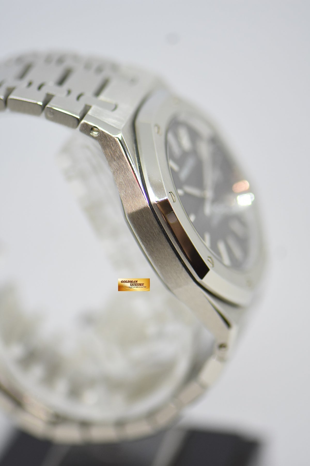 [SOLD] AUDEMARS PIGUET ROYAL OAK 39mm STEEL IN BRACELET BLACK AUTOMATIC 15300ST (MINT)