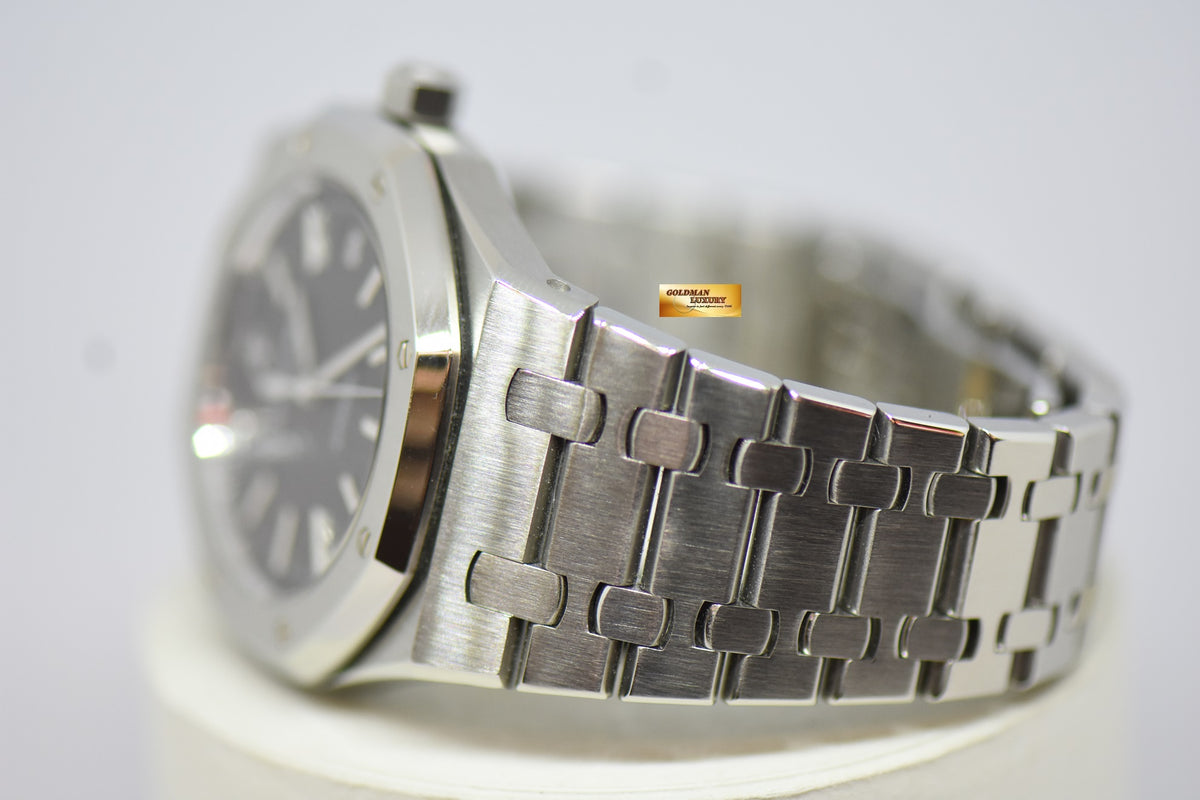 [SOLD] AUDEMARS PIGUET ROYAL OAK 39mm STEEL IN BRACELET BLACK AUTOMATIC 15300ST (MINT)