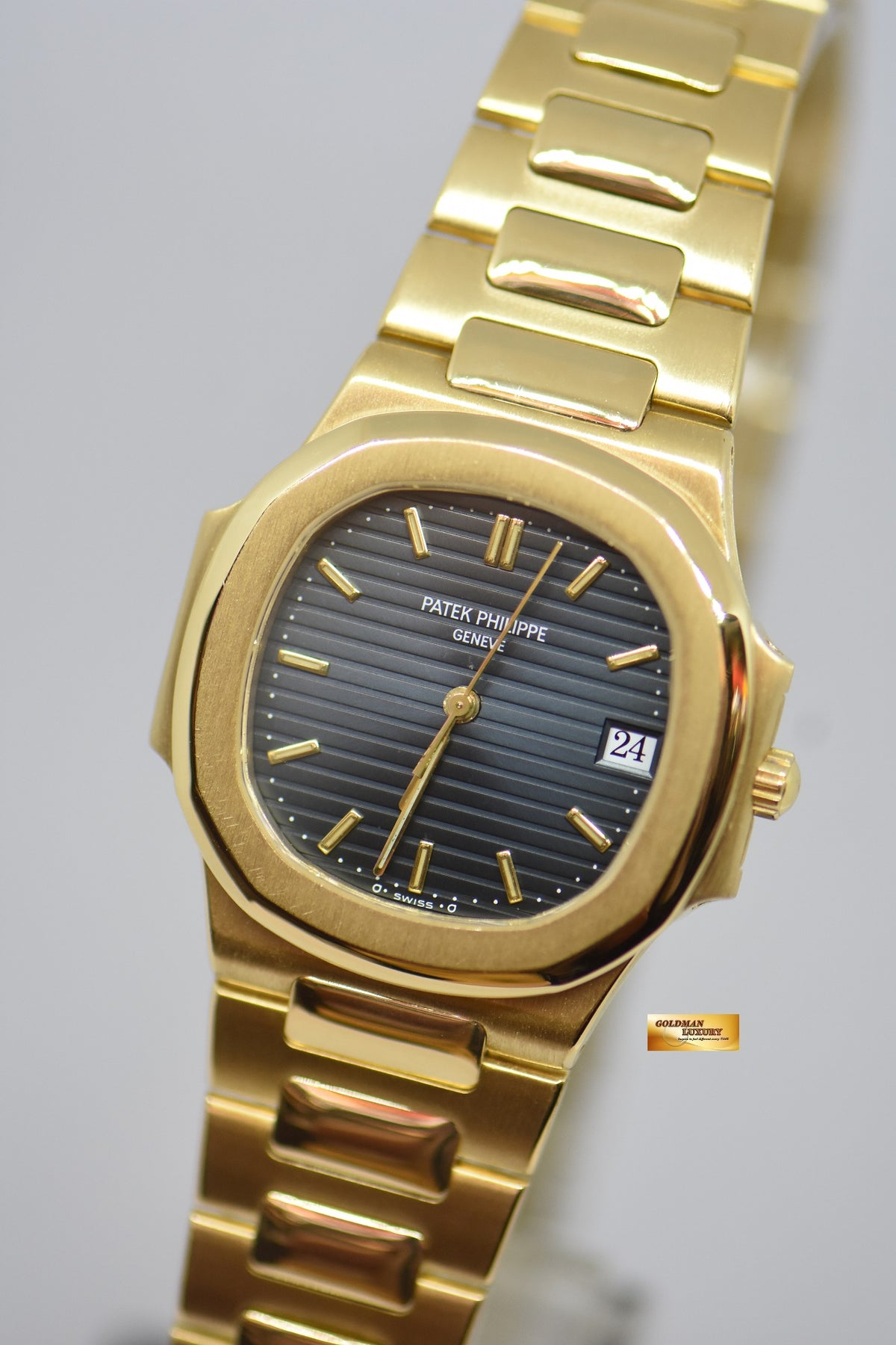 [SOLD] PATEK PHILIPPE NAUTILUS LADIES 33mm 18K YELLOW GOLD IN BRACELET BLUE SIGMA DIAL QUARTZ 3900 (MINT)