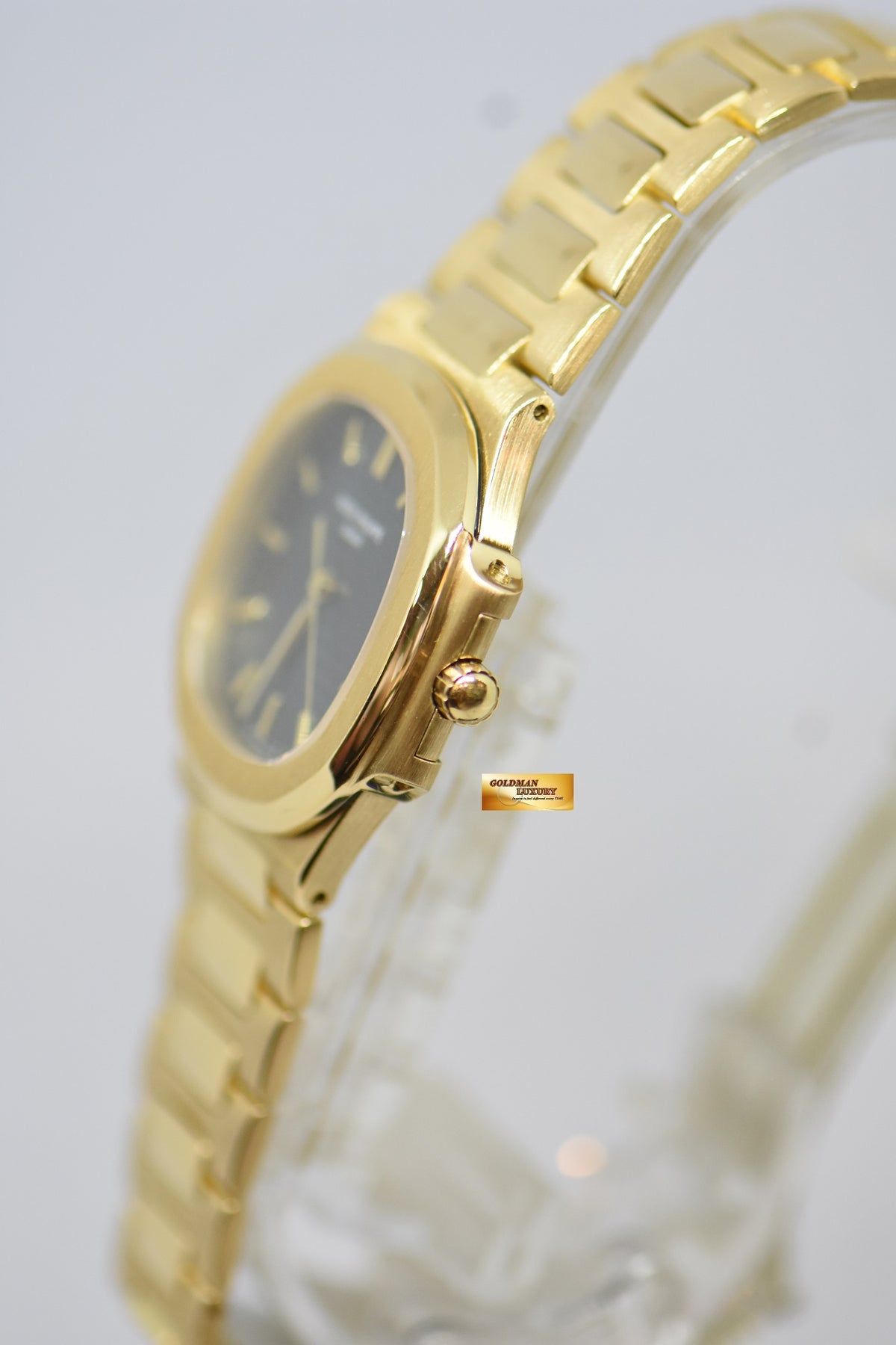 [SOLD] PATEK PHILIPPE NAUTILUS LADIES 33mm 18K YELLOW GOLD IN BRACELET BLUE SIGMA DIAL QUARTZ 3900 (MINT)