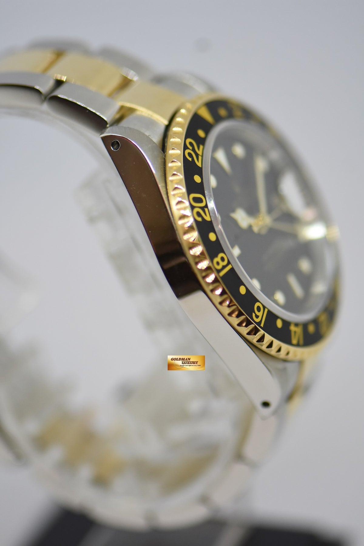 [SOLD] ROLEX OYSTER PERPETUAL GMT-MASTER II 40mm HALF-GOLD IN OYSTER BRACELET BLACK SWISS MADE DIAL 16713 (MINT)