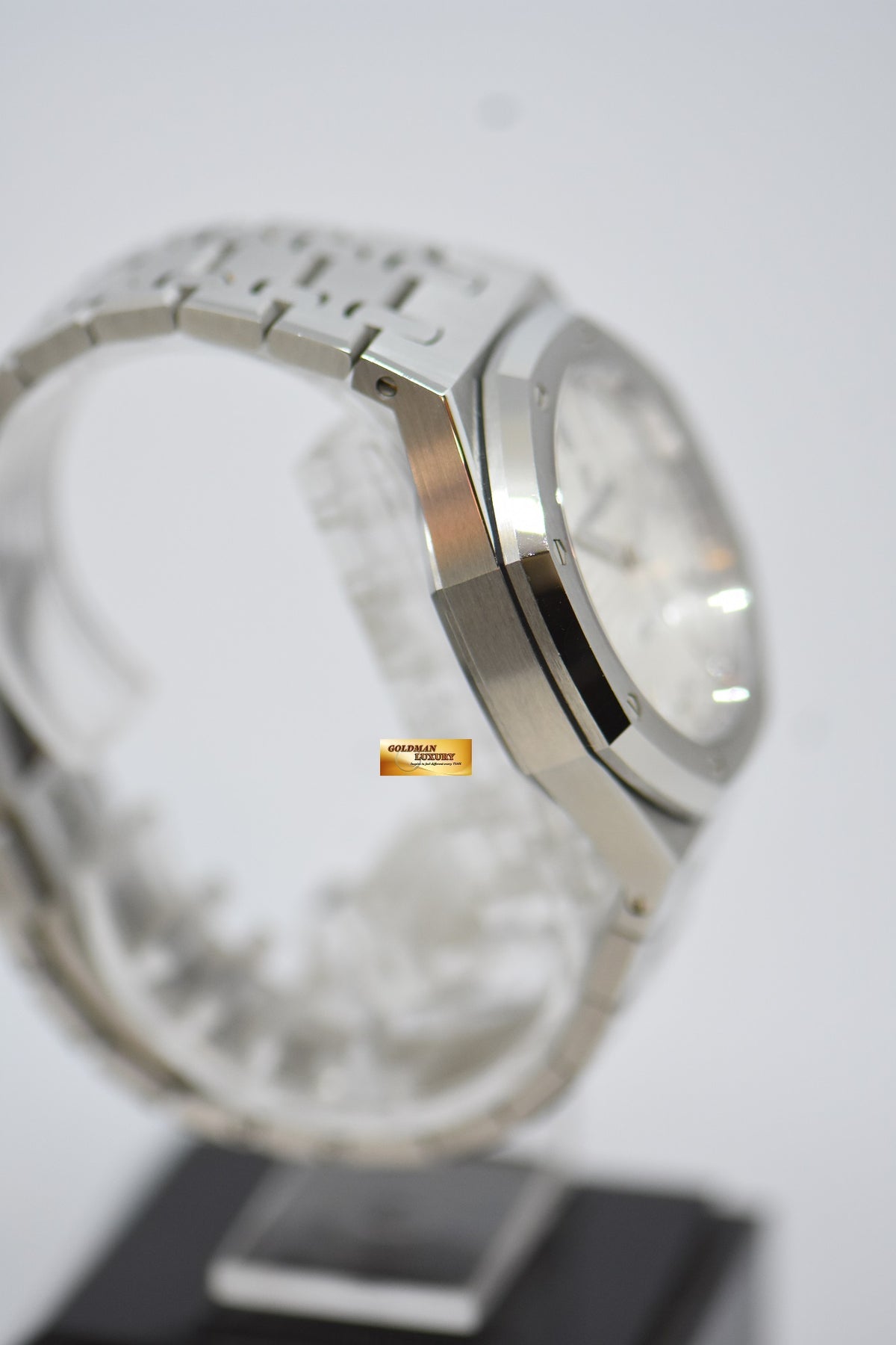 [SOLD] AUDEMARS PIGUET ROYAL OAK 37mm STEEL IN BRACELET SILVER-WHITE DIAL AUTOMATIC 15450ST (MINT)