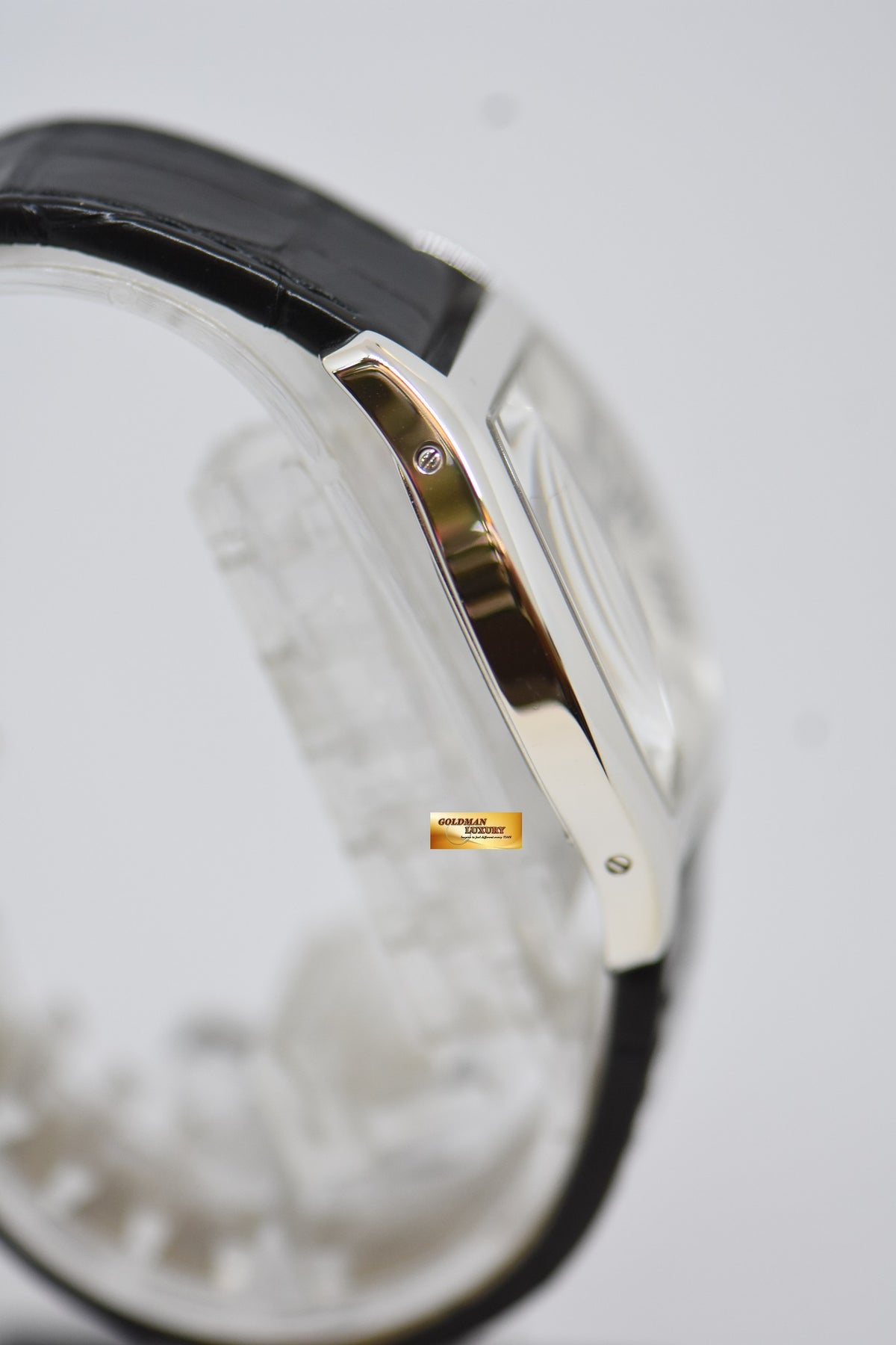 [SOLD] CARTIER TORTUE MEDIUM LADIES WHITE GOLD IN LEATHER STRAP MANUAL WINDING W1556363 (MINT)