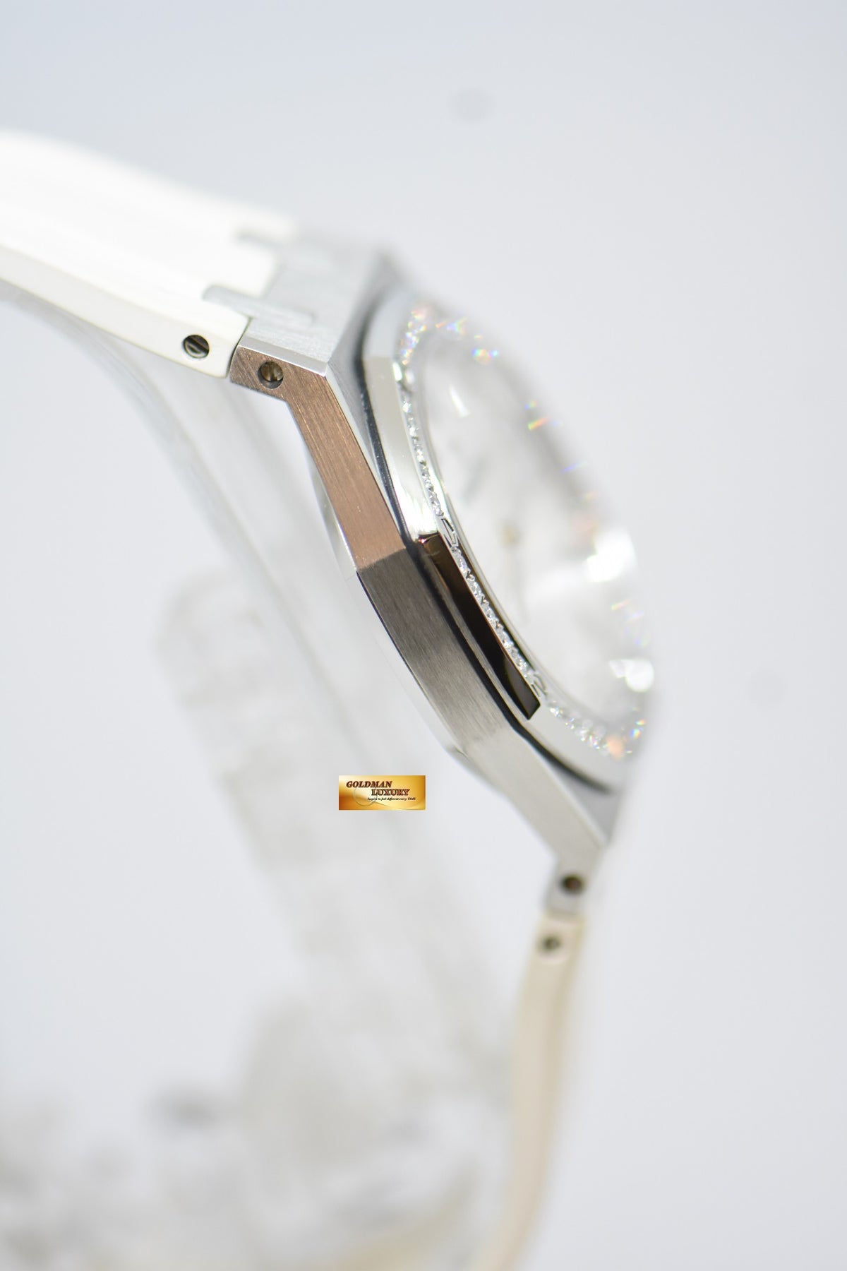 [SOLD] AUDEMARS PIGUET ROYAL OAK LADIES 33mm STEEL IN RUBBER STRAP DIAMOND-SET BEZEL QUARTZ WHITE DIAL 67651ST (MINT)