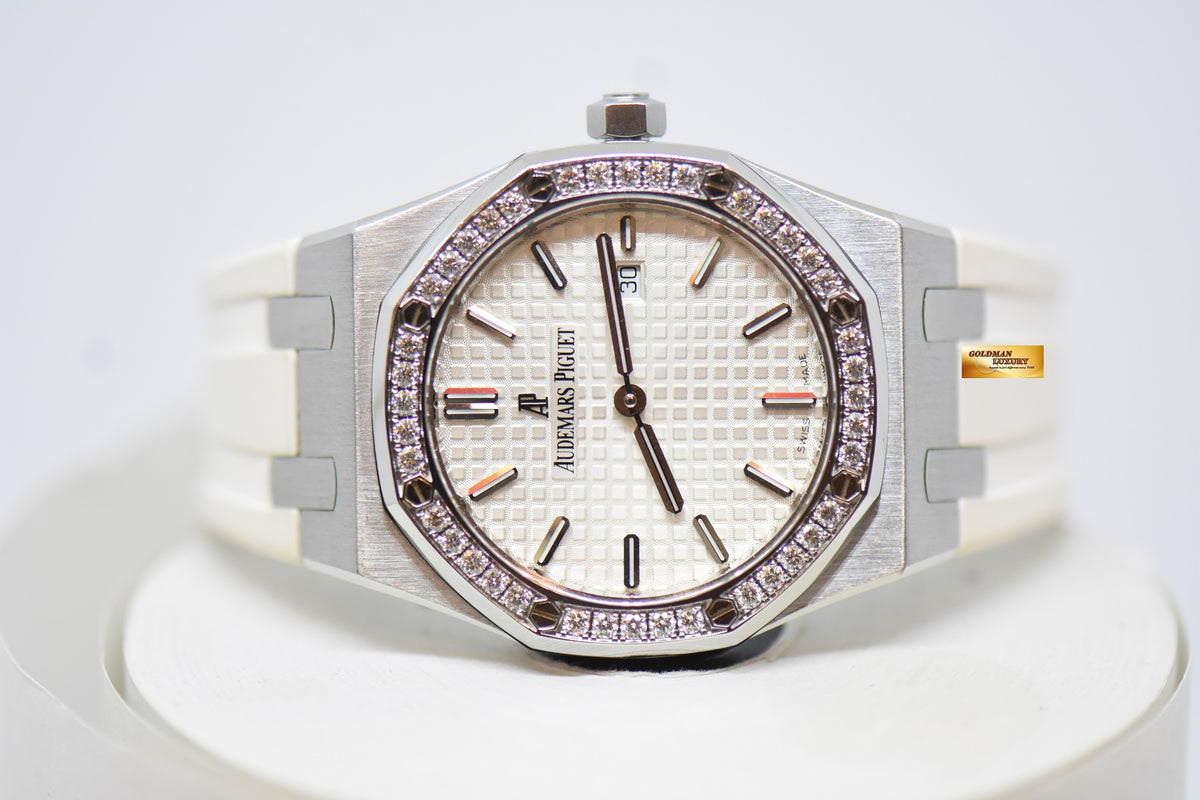 [SOLD] AUDEMARS PIGUET ROYAL OAK LADIES 33mm STEEL IN RUBBER STRAP DIAMOND-SET BEZEL QUARTZ WHITE DIAL 67651ST (MINT)