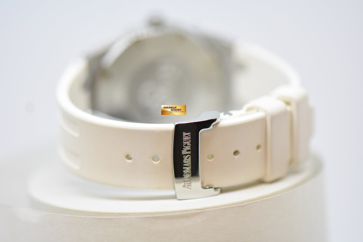 [SOLD] AUDEMARS PIGUET ROYAL OAK LADIES 33mm STEEL IN RUBBER STRAP DIAMOND-SET BEZEL QUARTZ WHITE DIAL 67651ST (MINT)