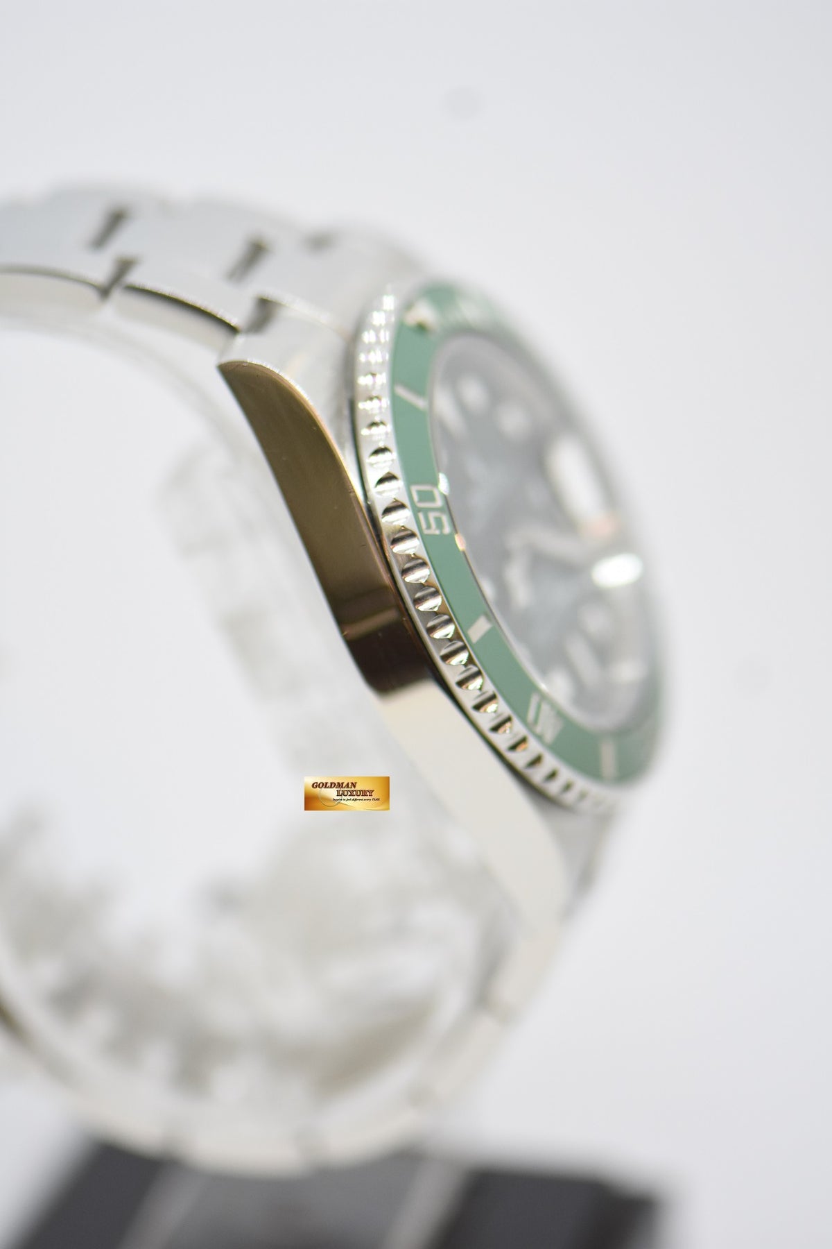 [SOLD] ROLEX OYSTER PERPETUAL SUBMARINER GREEN “HULK” 40mm STEEL IN BRACELET CERAMIC GREEN BEZEL 116610LV (MINT)