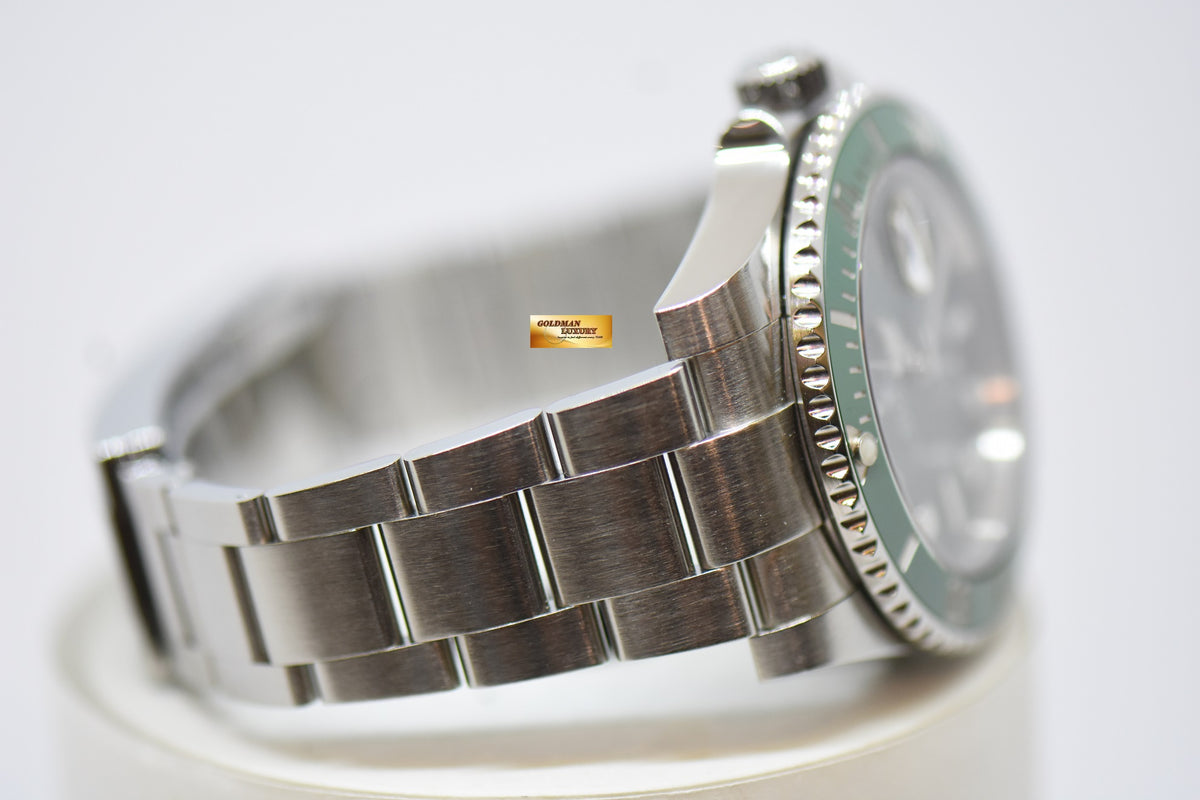 [SOLD] ROLEX OYSTER PERPETUAL SUBMARINER GREEN “HULK” 40mm STEEL IN BRACELET CERAMIC GREEN BEZEL 116610LV (MINT)