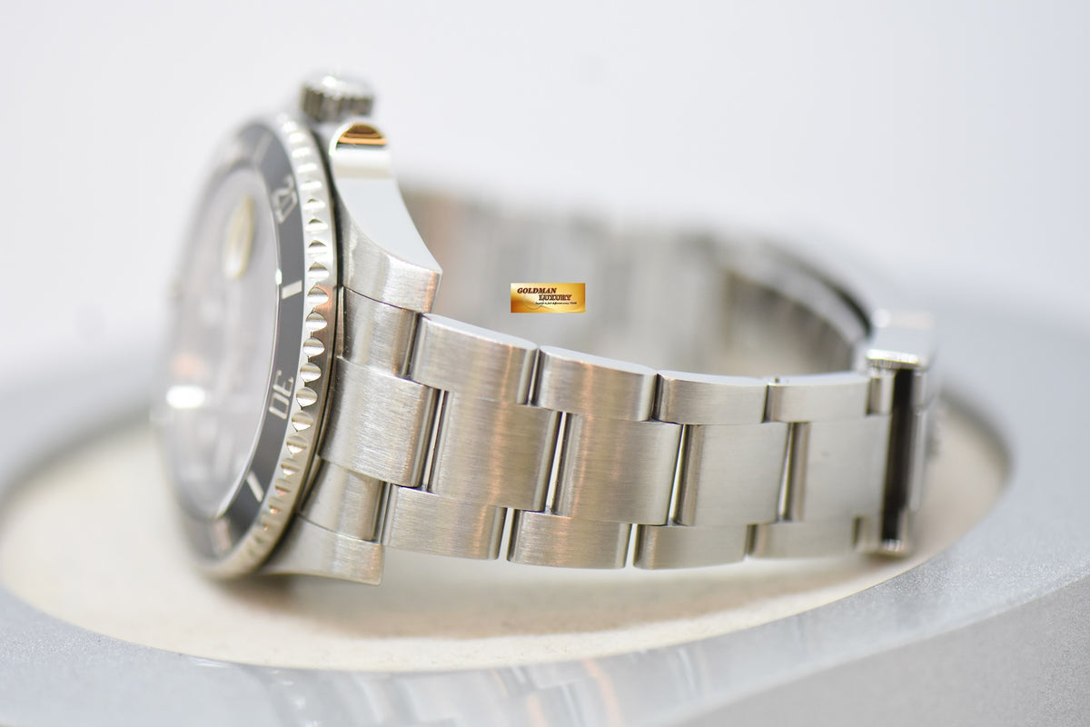 [SOLD] ROLEX OYSTER SUBMARINER 40mm STEEL IN BRACELET BLACK CERAMIC BEZEL 116610LN (MINT)