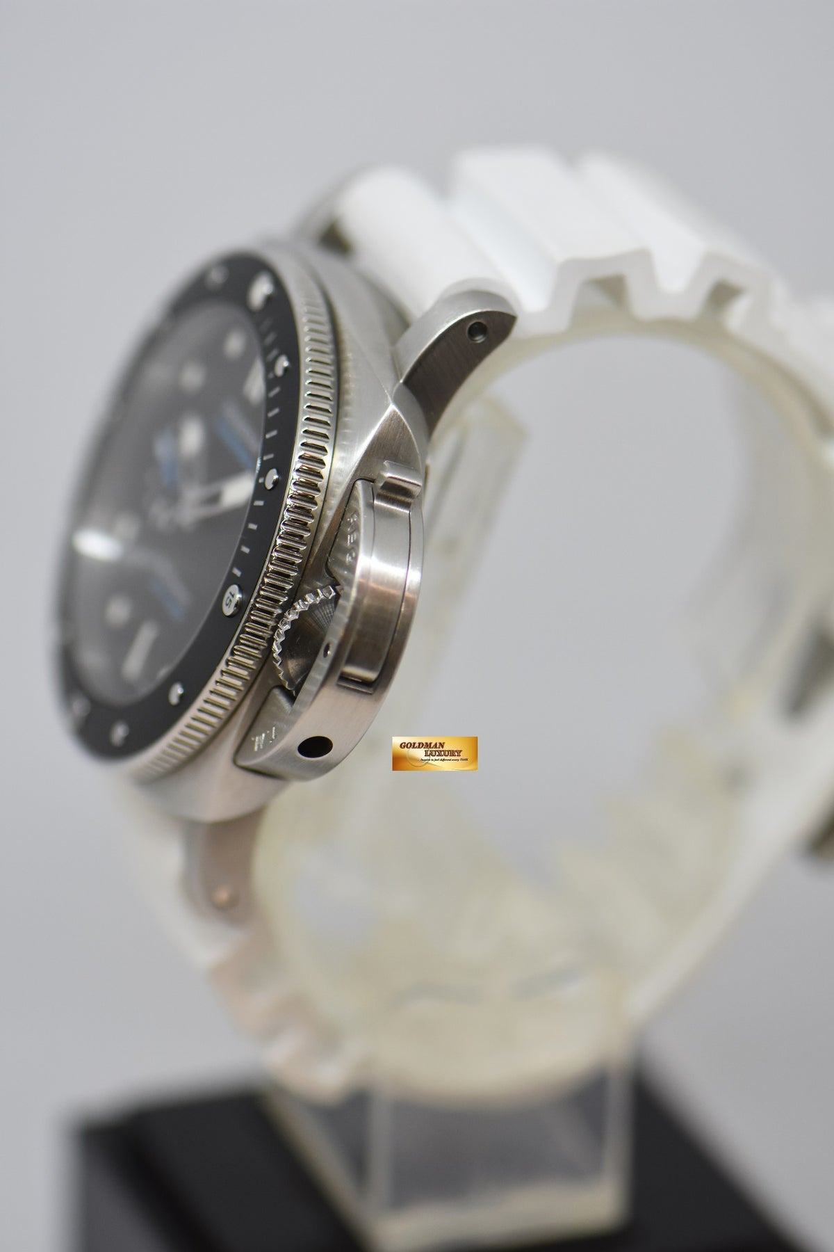 [SOLD] PANERAI SUBMERSIBLE 42mm BRUSHED STEEL IN RUBBER STRAP AUTOMATIC PAM 683 (LNIB)