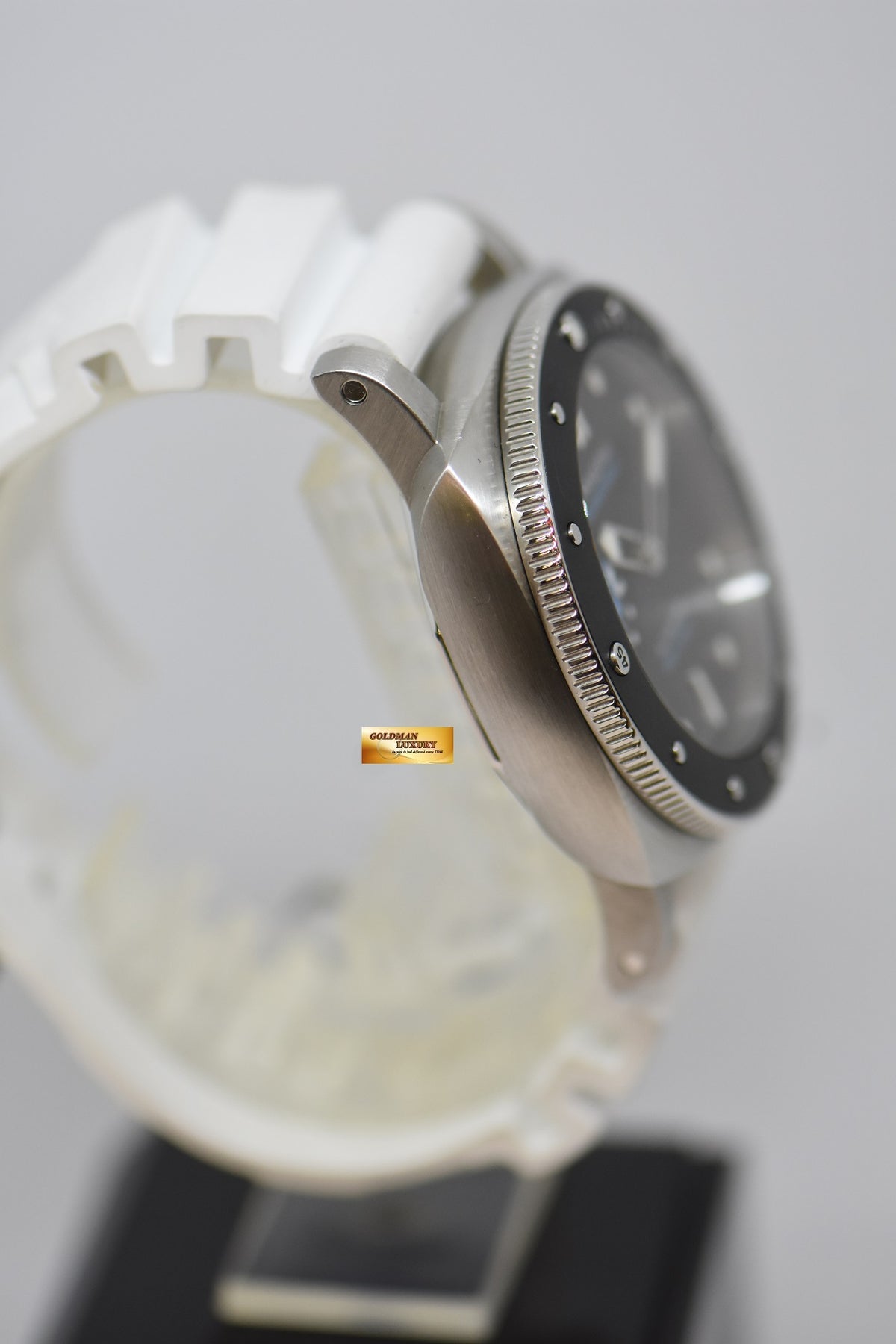 [SOLD] PANERAI SUBMERSIBLE 42mm BRUSHED STEEL IN RUBBER STRAP AUTOMATIC PAM 683 (LNIB)