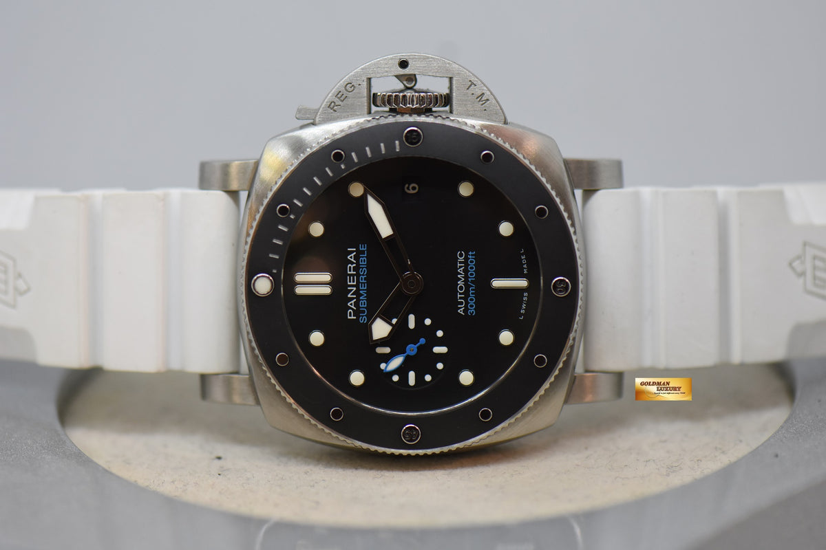 [SOLD] PANERAI SUBMERSIBLE 42mm BRUSHED STEEL IN RUBBER STRAP AUTOMATIC PAM 683 (LNIB)