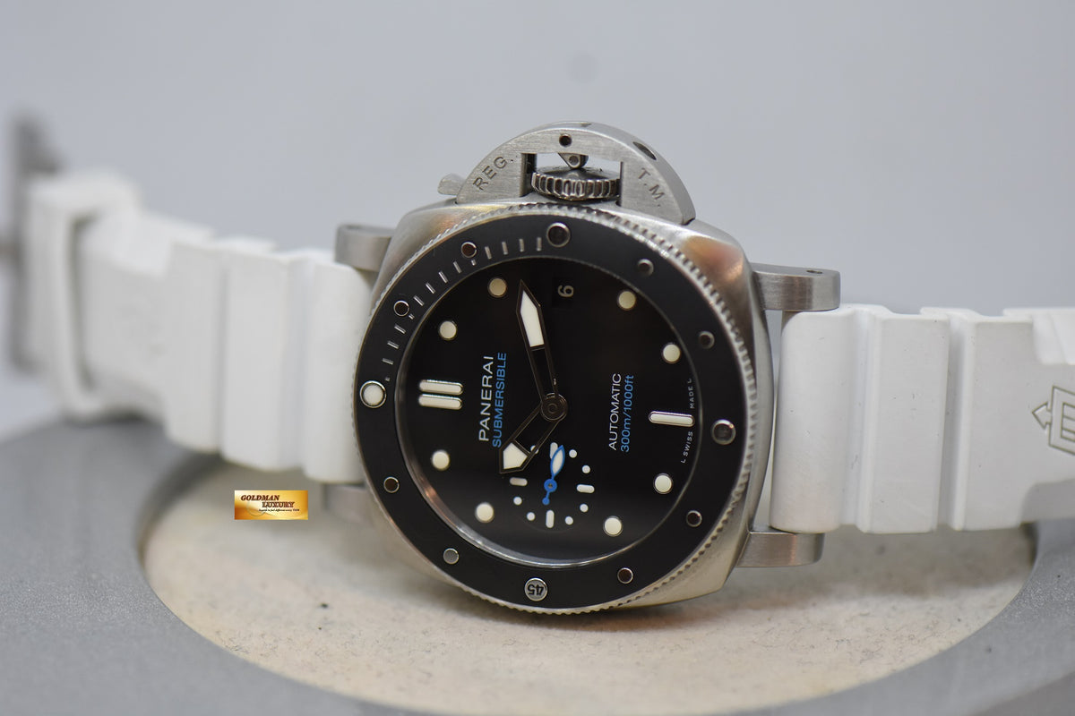 [SOLD] PANERAI SUBMERSIBLE 42mm BRUSHED STEEL IN RUBBER STRAP AUTOMATIC PAM 683 (LNIB)