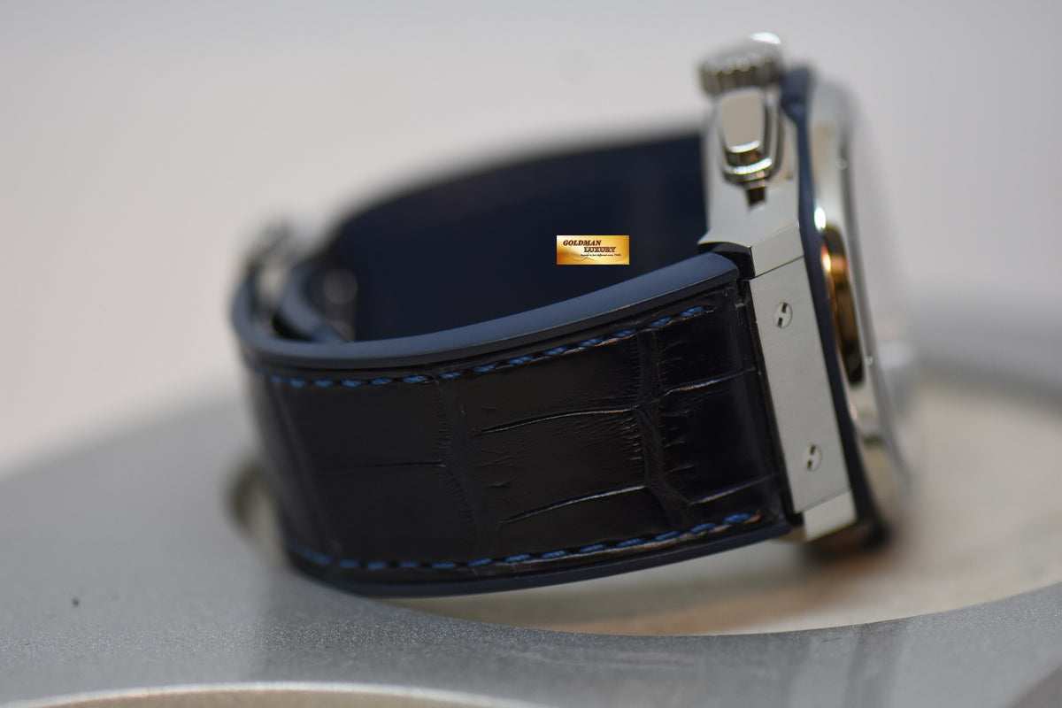 [SOLD] HUBLOT CLASSIC FUSION CHRONOGRAPH 45mm TITANIUM IN RUBBER STRAP BLUE DIAL AUTOMATIC 521.NX.7170.LR (MINT)